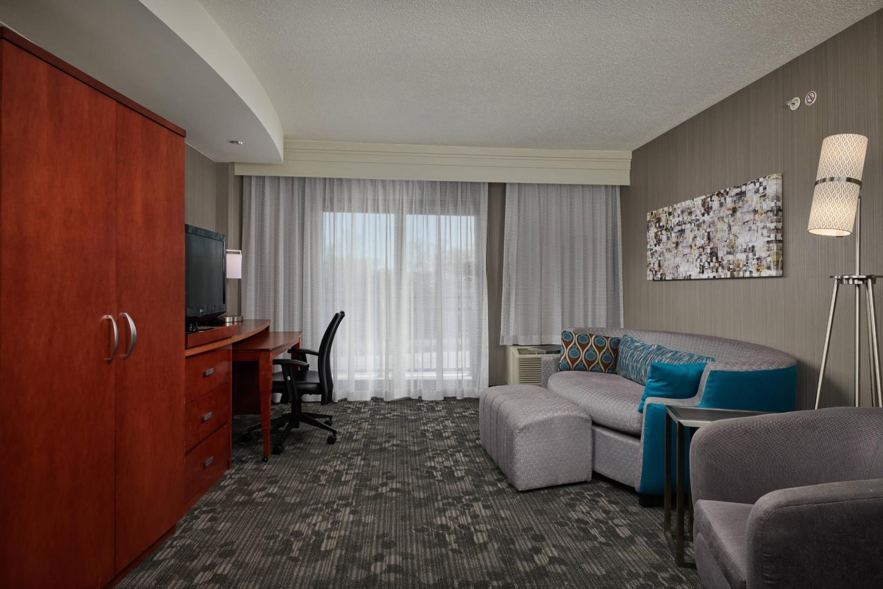 One-Bedroom King Suite with Sofa Bed and Balcony - Photo 1