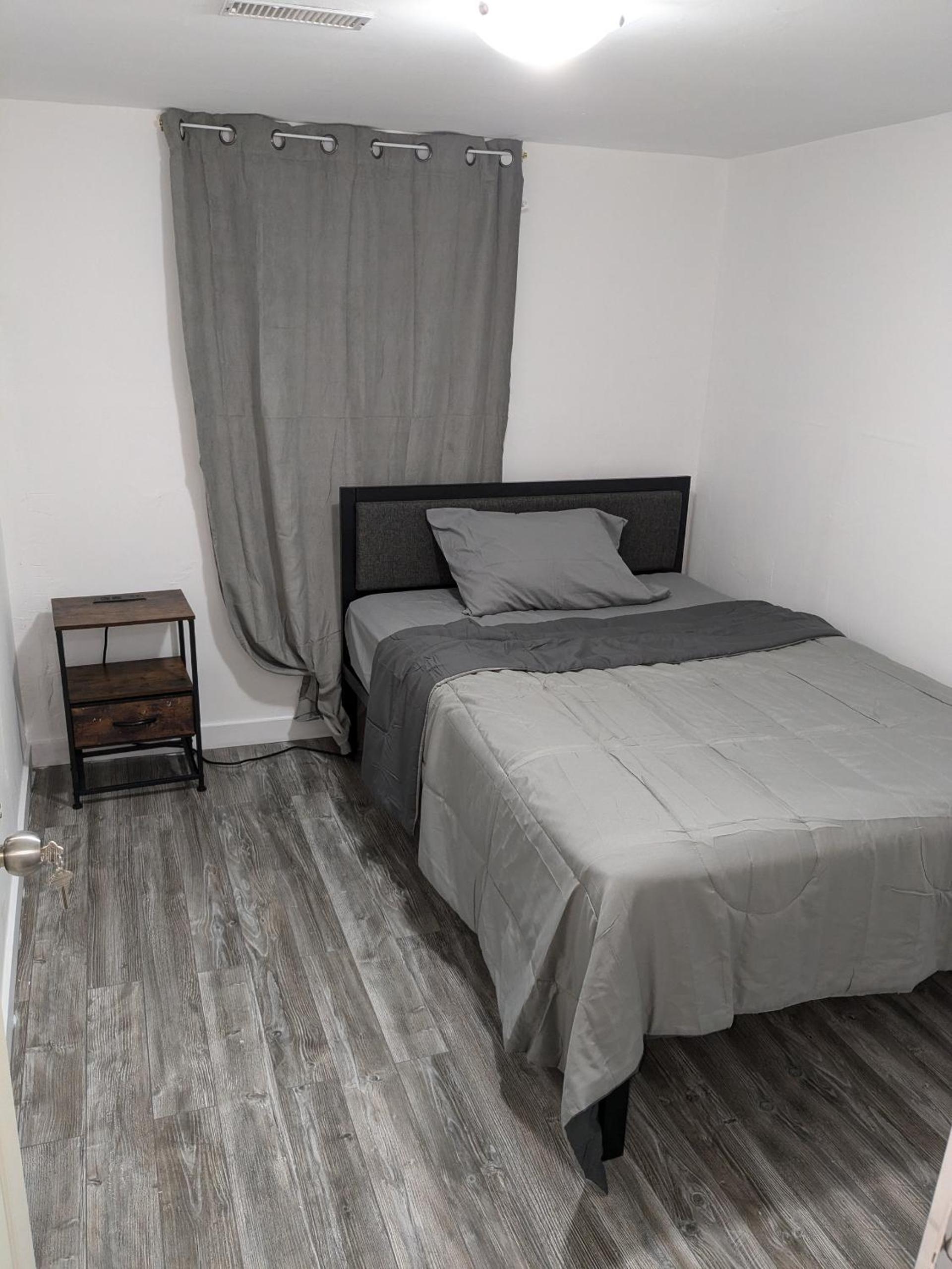 Standard Queen Room photo 2