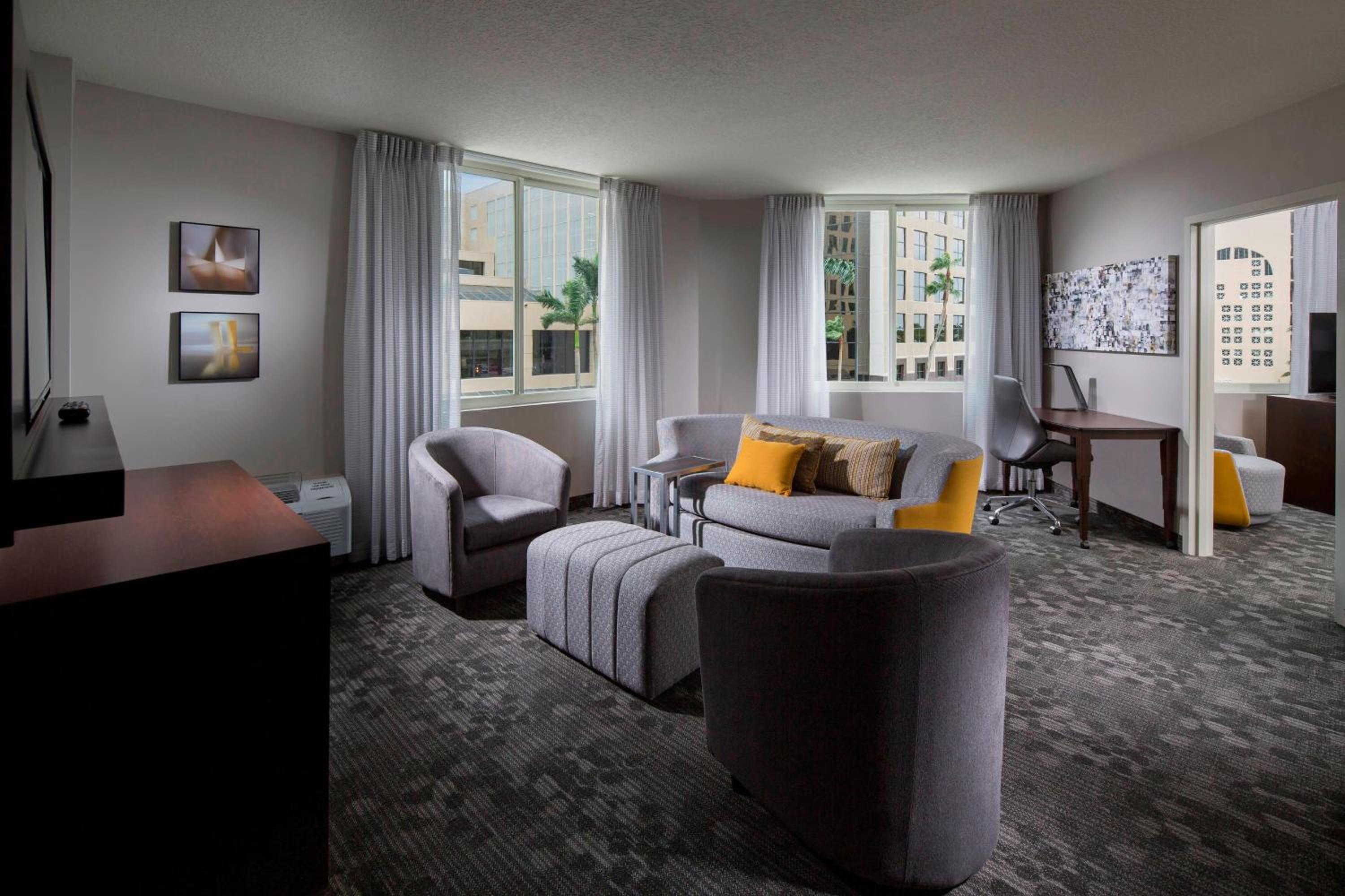 Executive King Suite with Sofa Bed photo 2