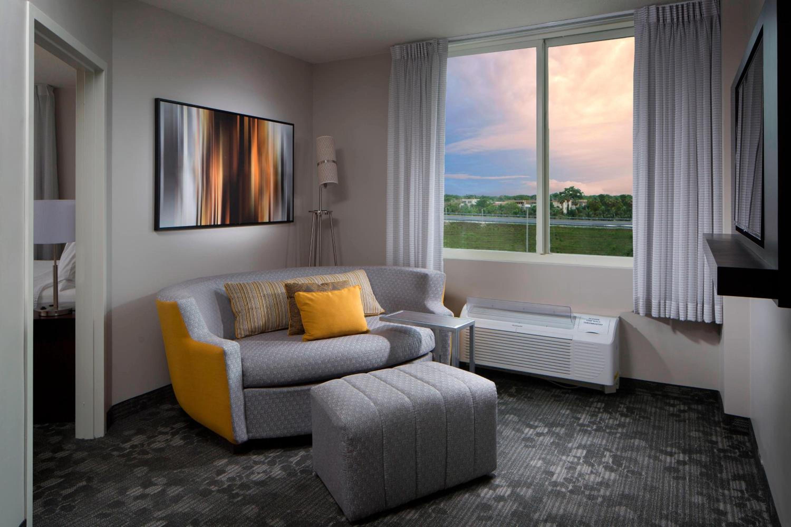 King Room with Sofa Bed and Spa Bath photo 3