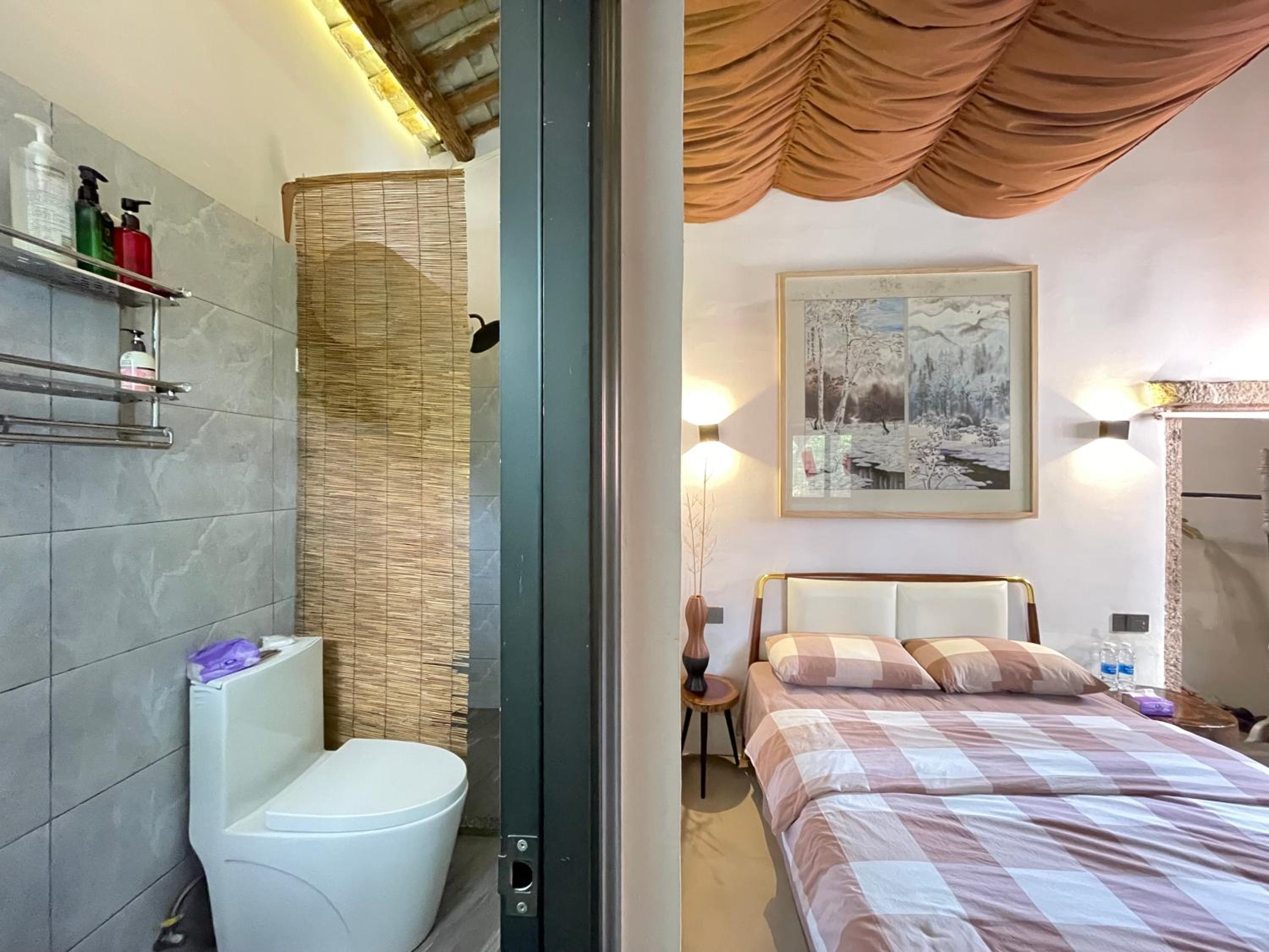 Queen Suite with Spa Bath photo 1