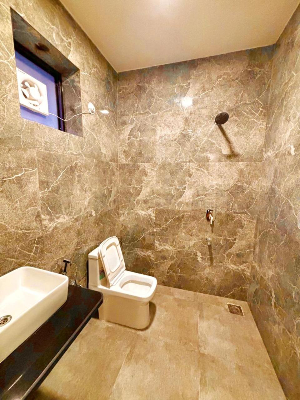 Superior King Suite photo 2