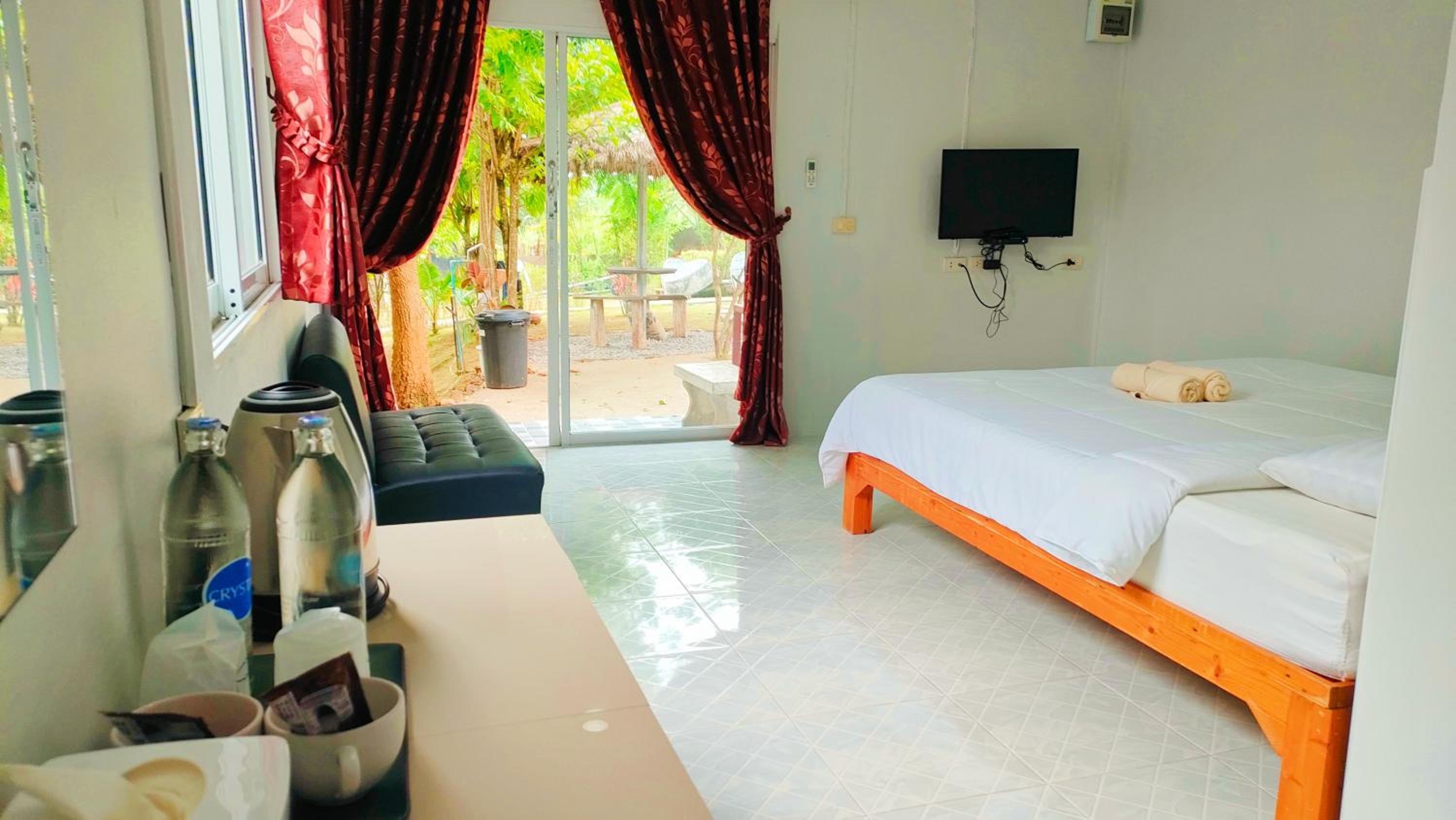 Double Room with View - Photo 14