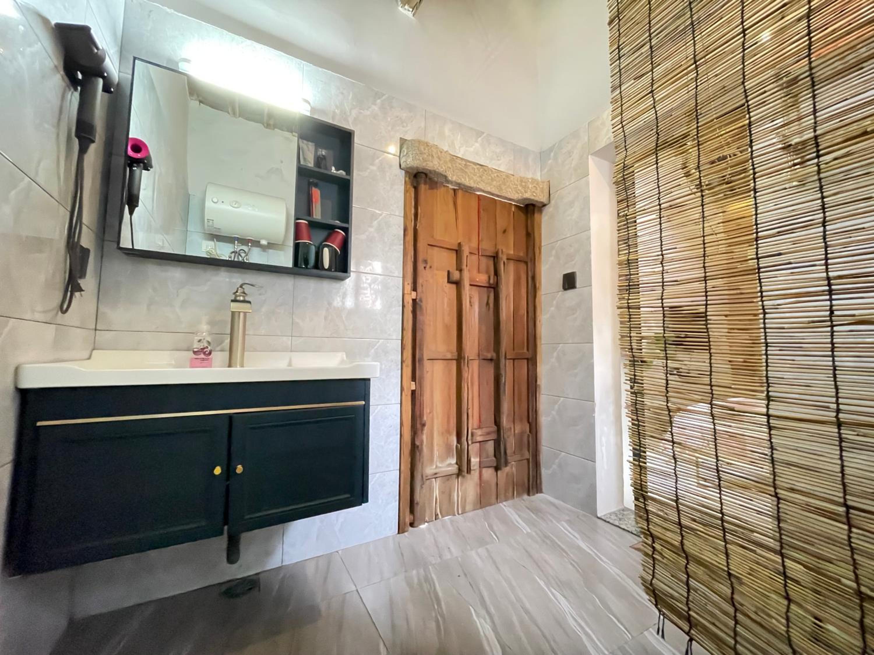 Quadruple Room with Private Bathroom photo 3