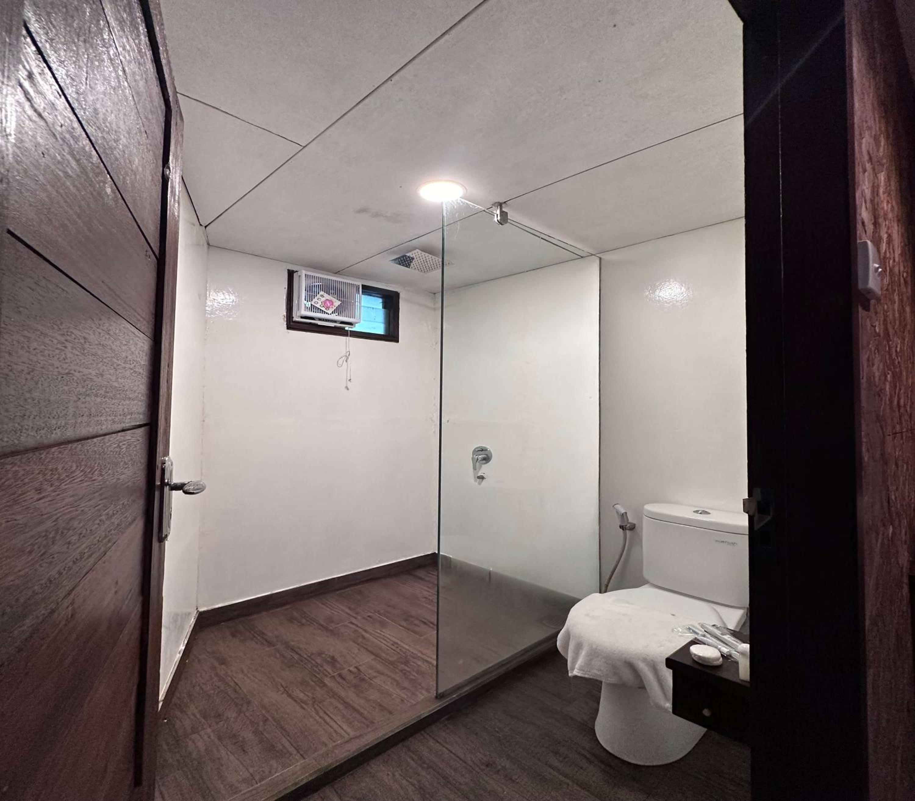 Twin Room with Shower photo 3