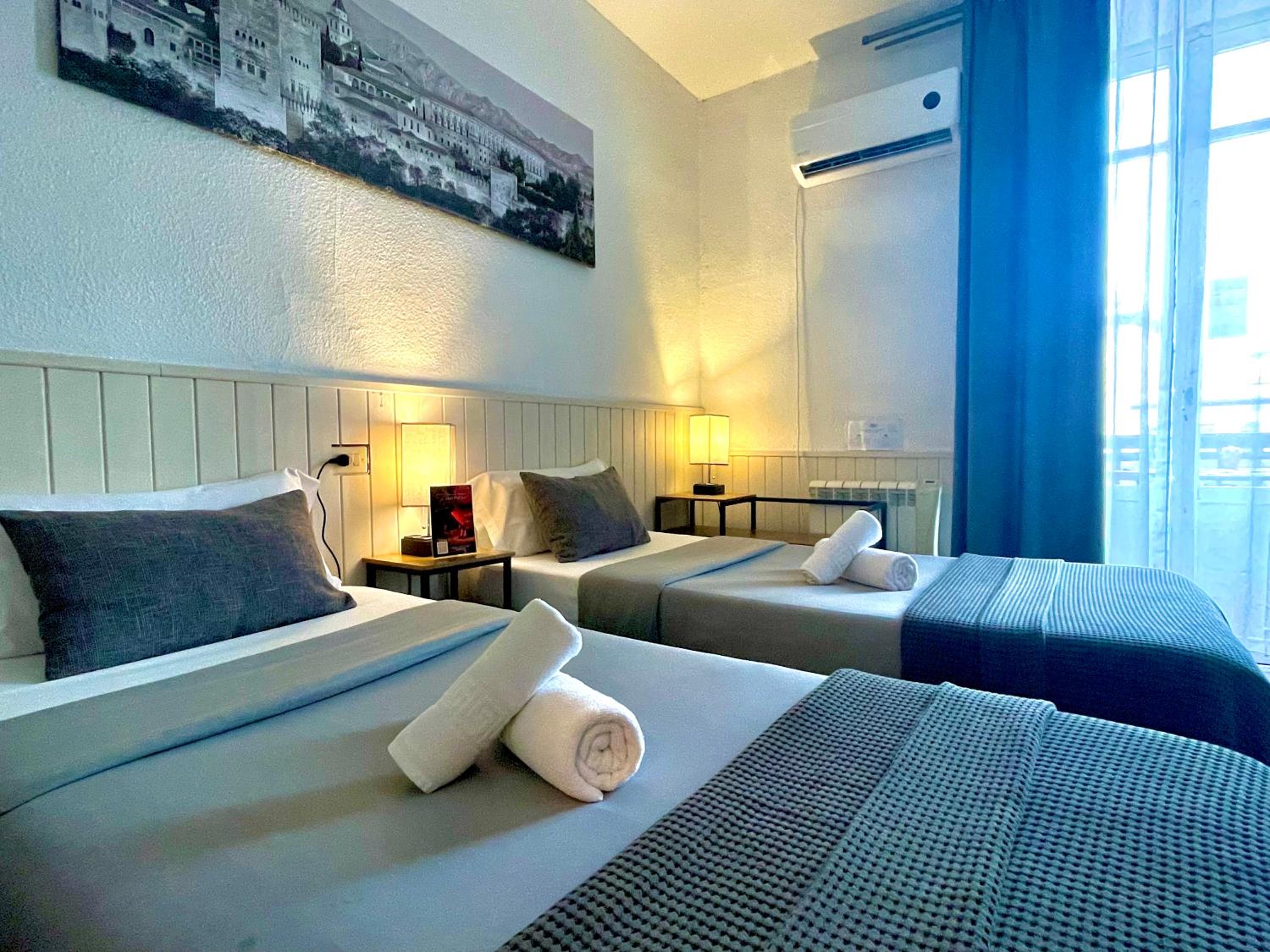 Double Room with Private Bathroom - Photo 6
