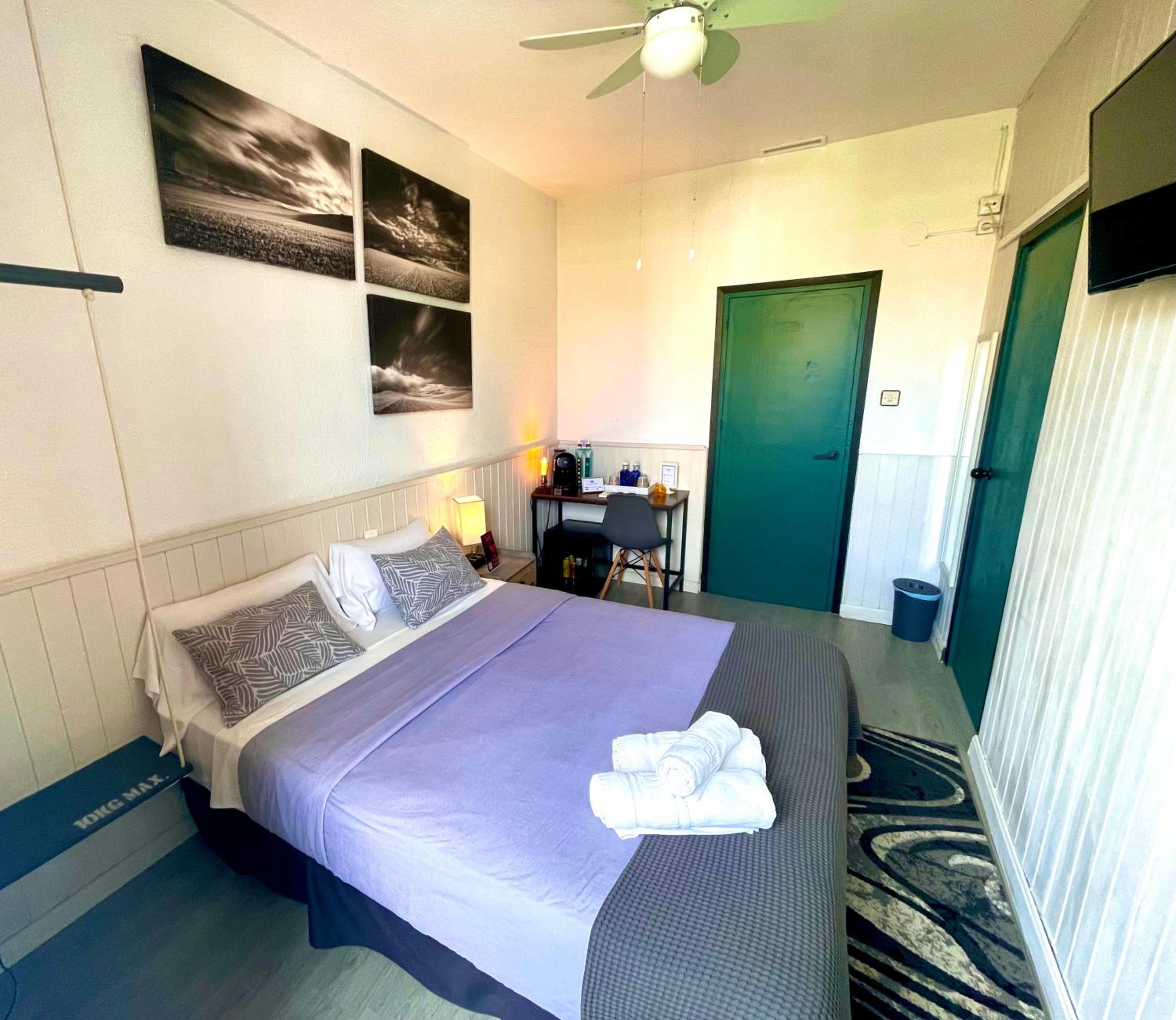 Double Room with Private Bathroom - Photo 4