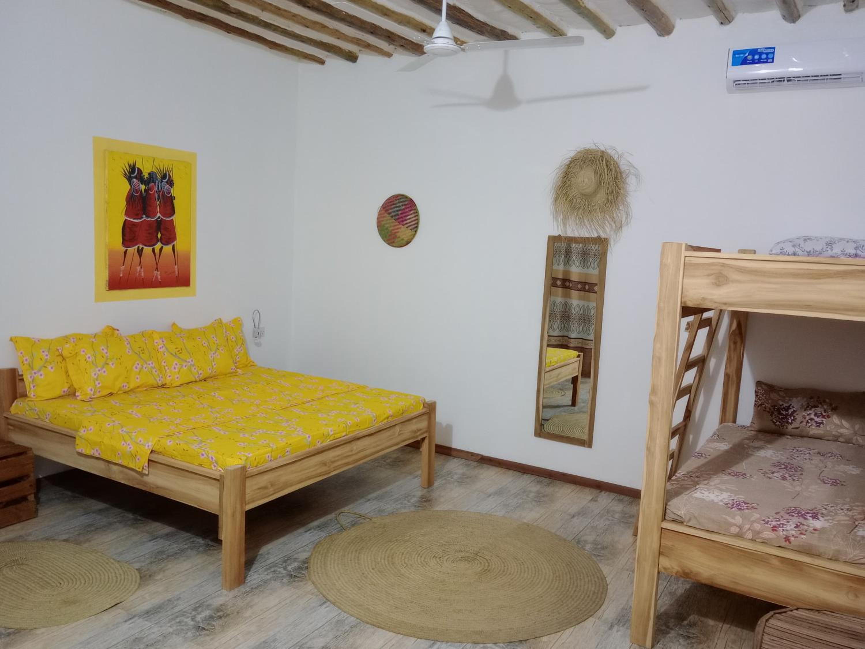 Quadruple Room with Private Bathroom photo 2