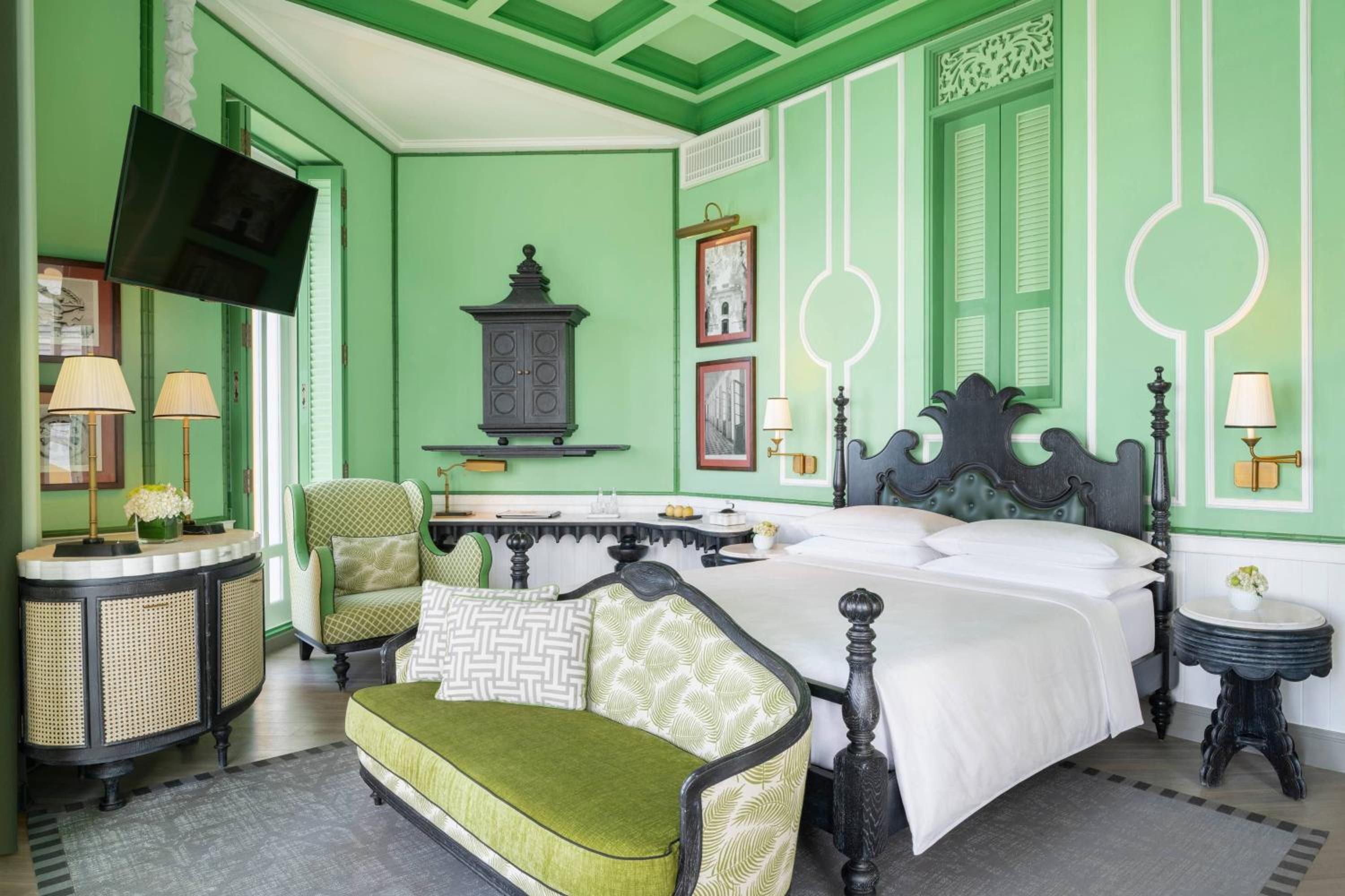 Deluxe Emerald Bay Room, 1 King Bed, Ocean View, Balcony