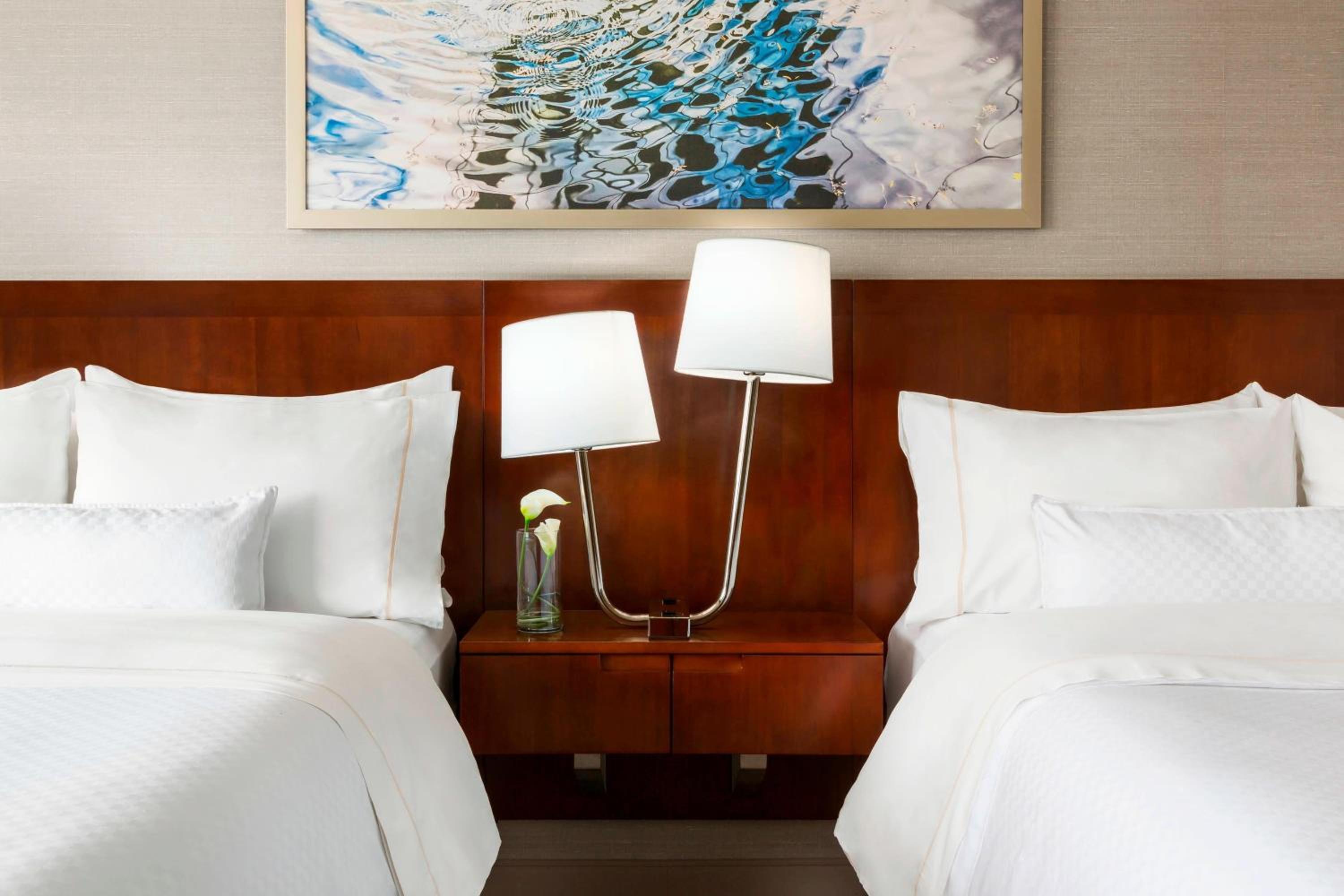 Guest room, 2 Double, City view - Photo 2