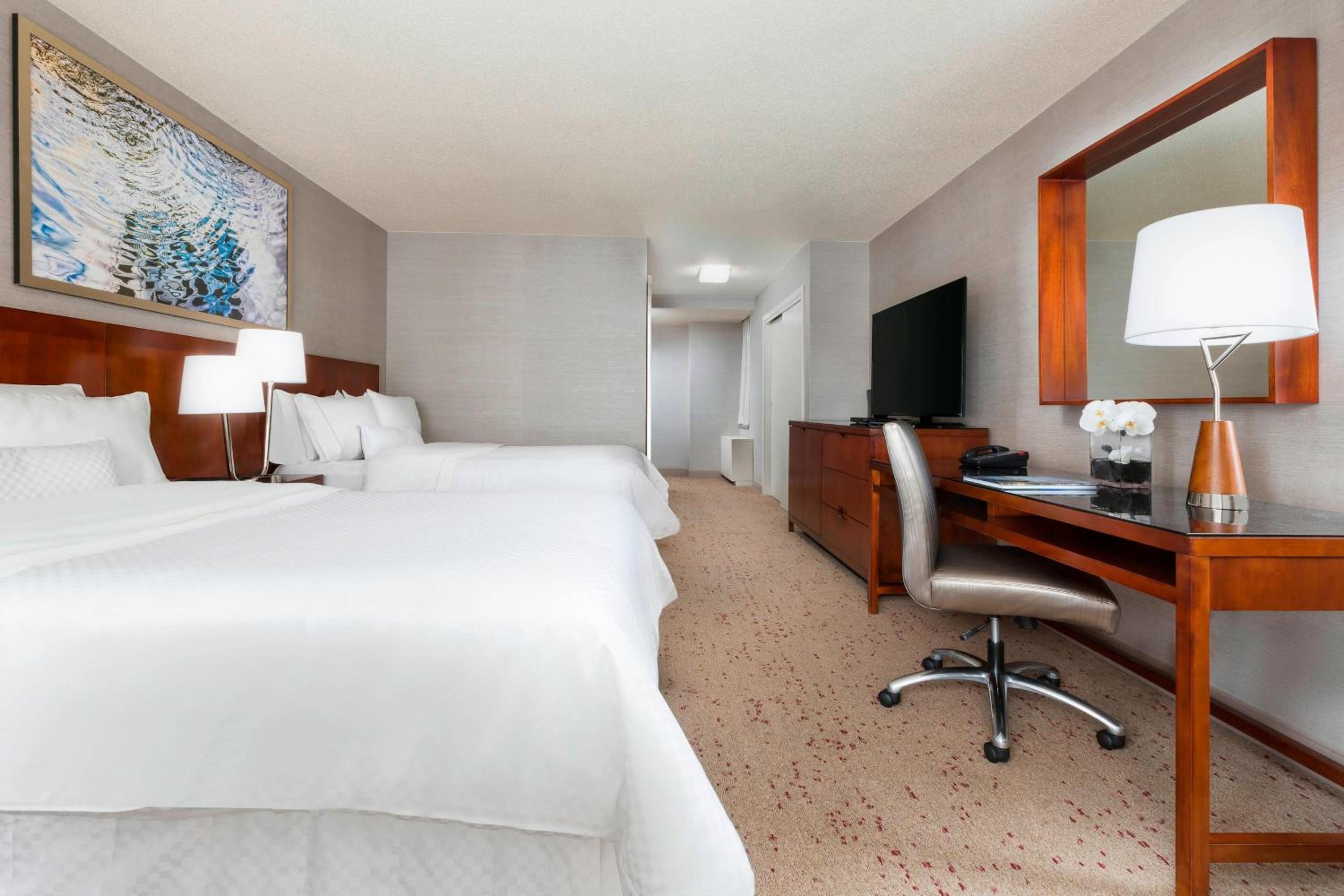 Guest room, 2 Double, City view, High floor - Photo 4
