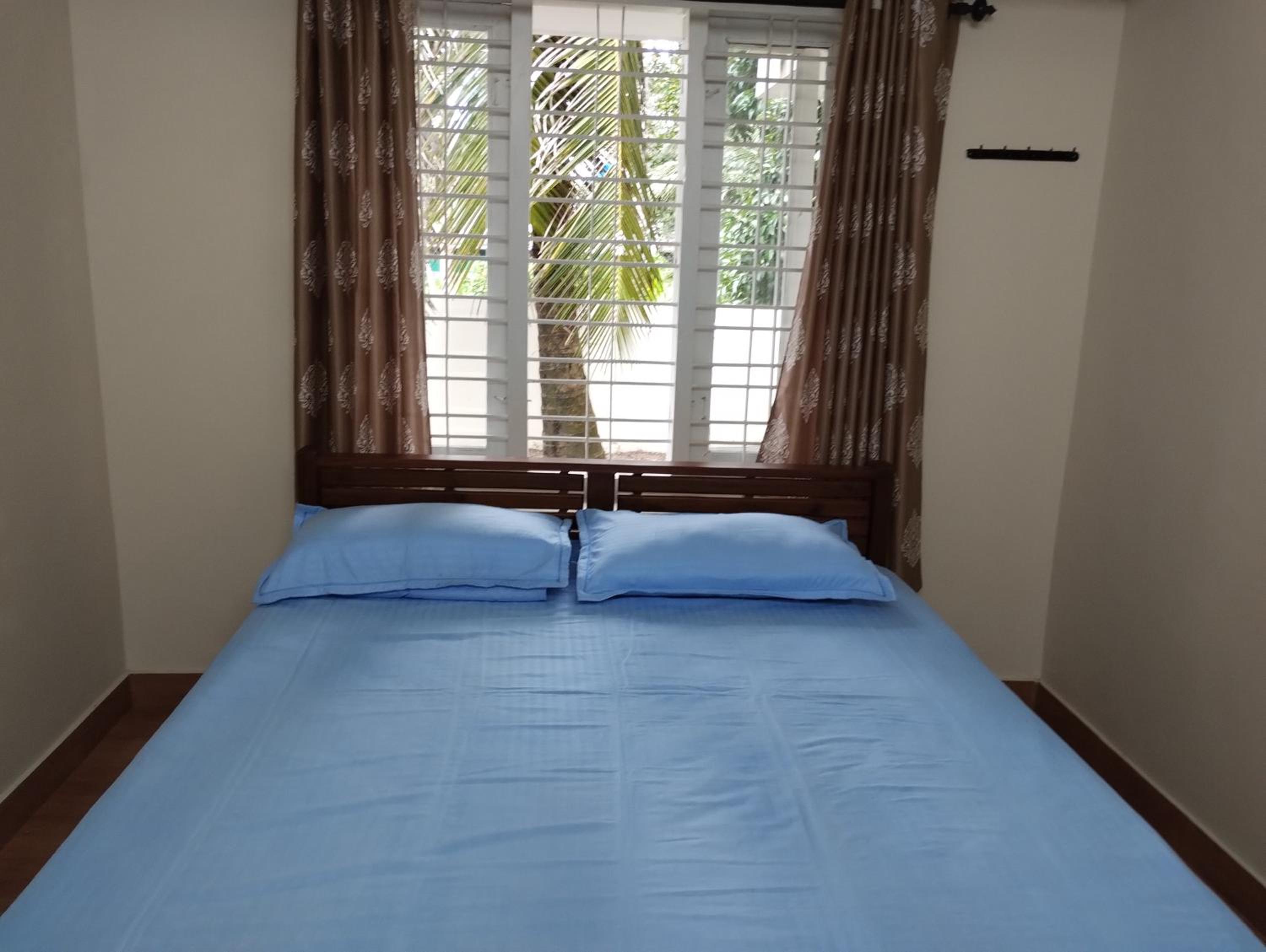 Three-Bedroom House photo 2