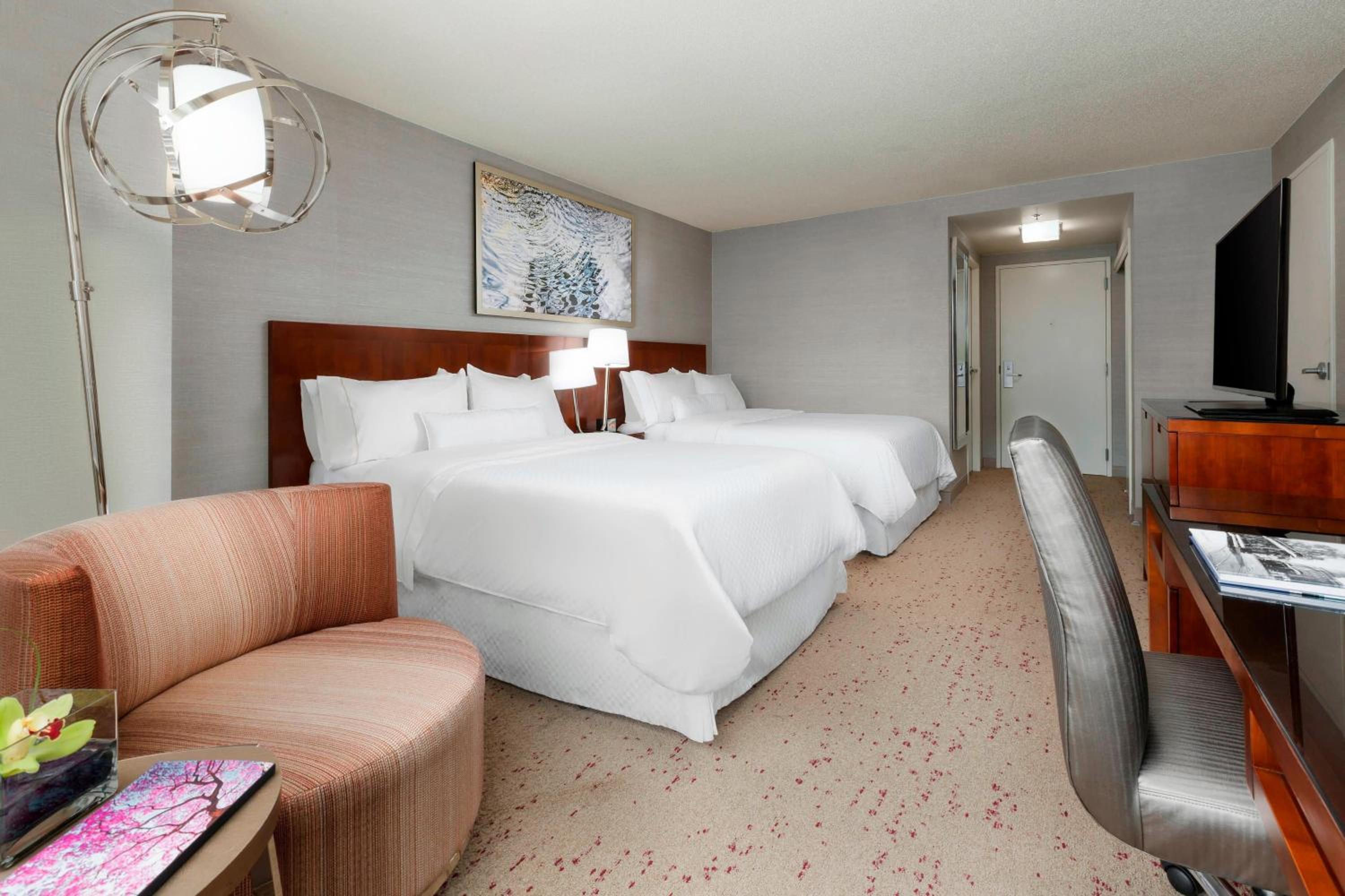 Guest room, 2 Double, City view - Photo 3