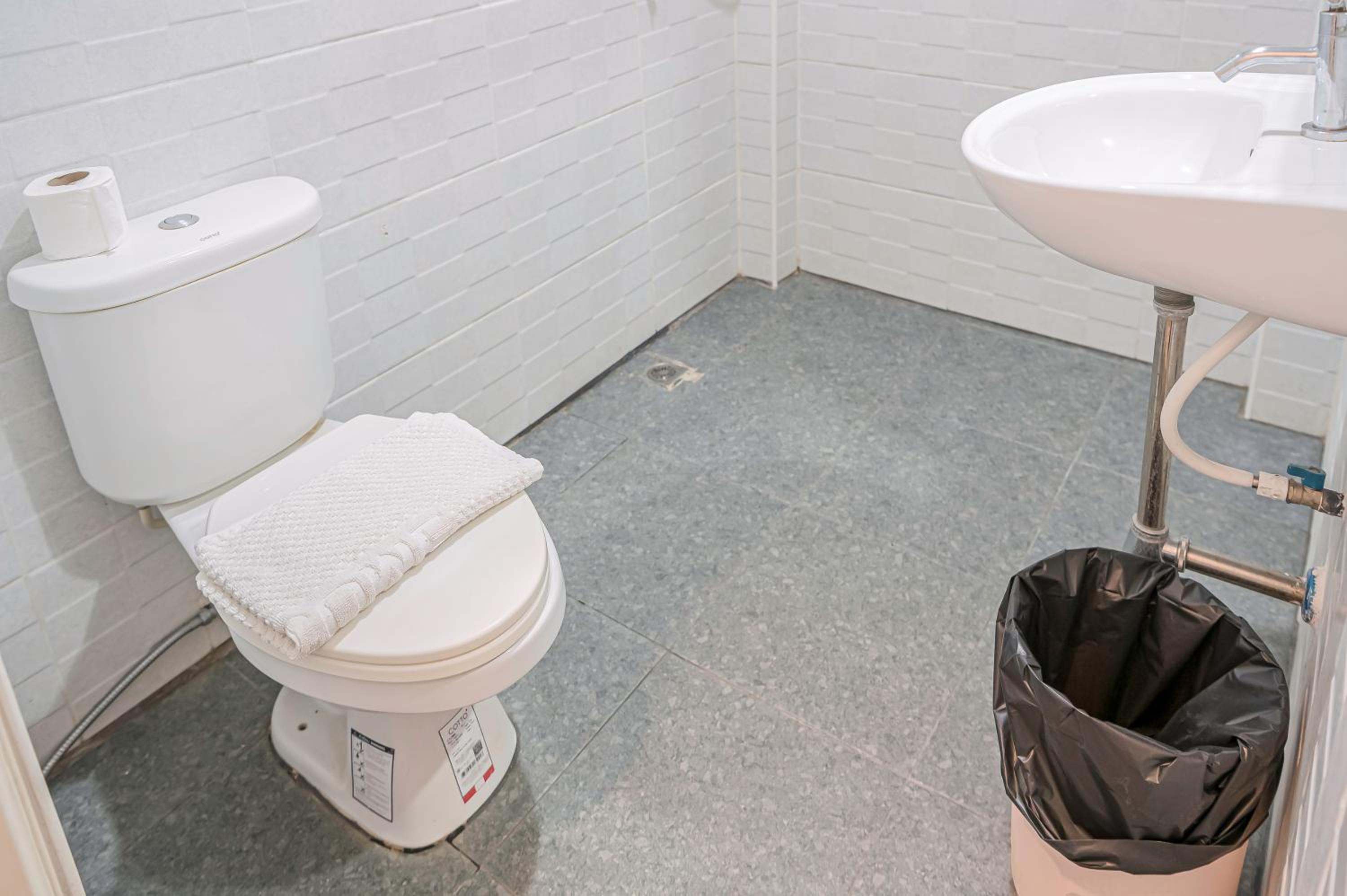Family Room - Photo 10