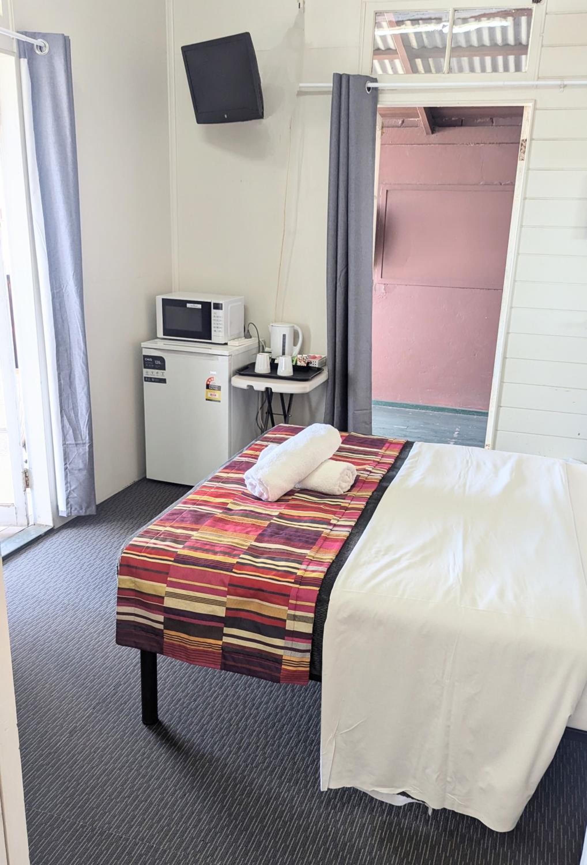 Double Room with Shared Bathroom photo 3