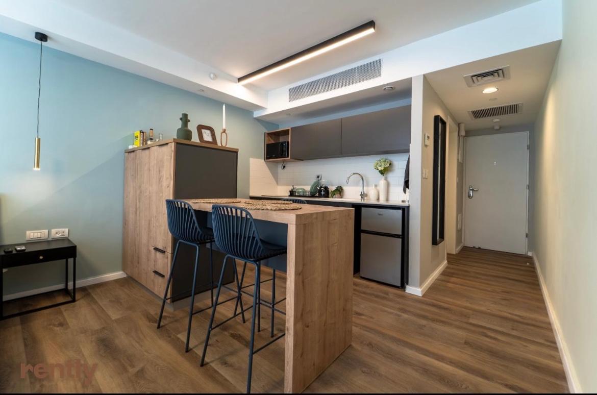 Studio Apartment with Balcony photo 1