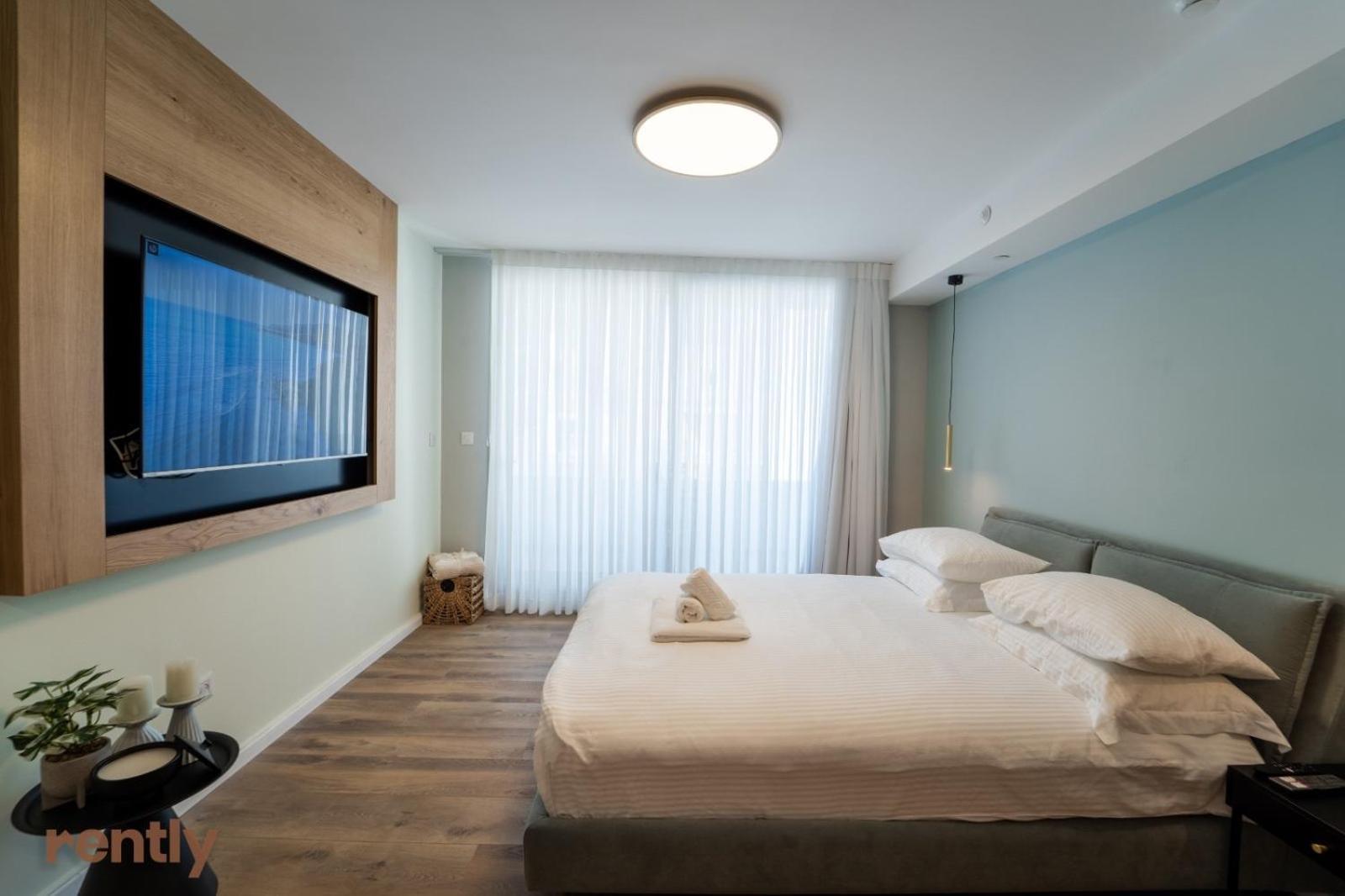 Studio Apartment with Balcony photo 2