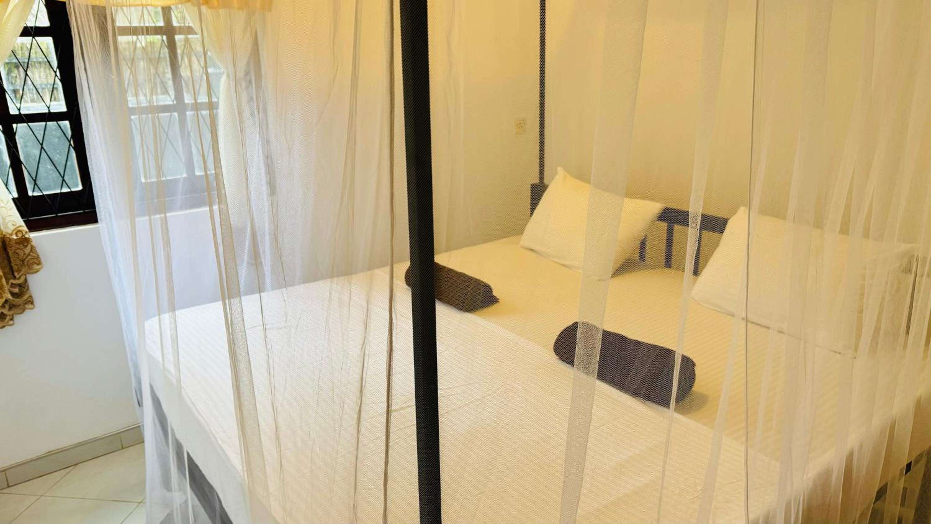 Double Room with Shared Bathroom photo 2