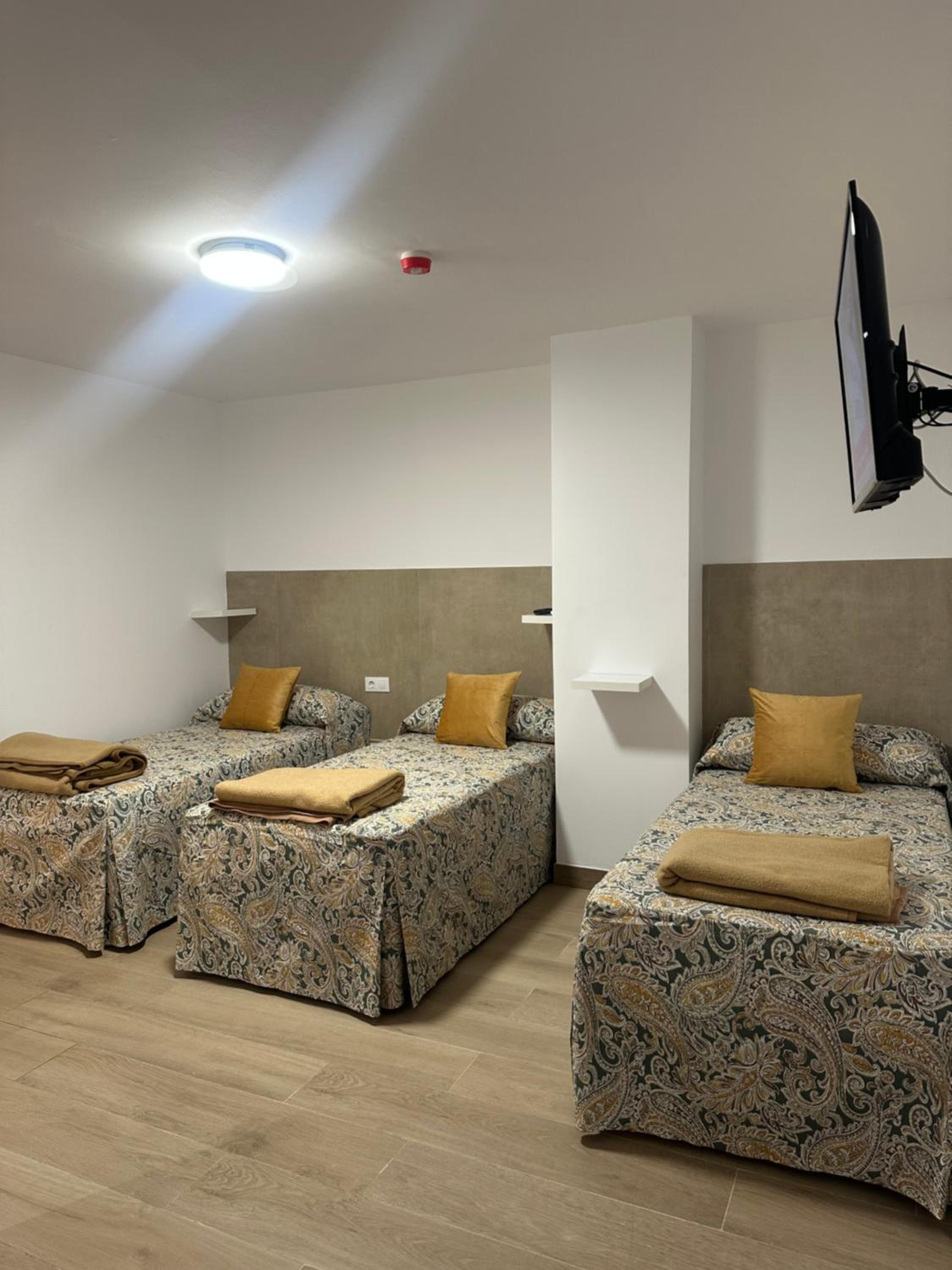 Triple Room with Private Bathroom - Photo 1