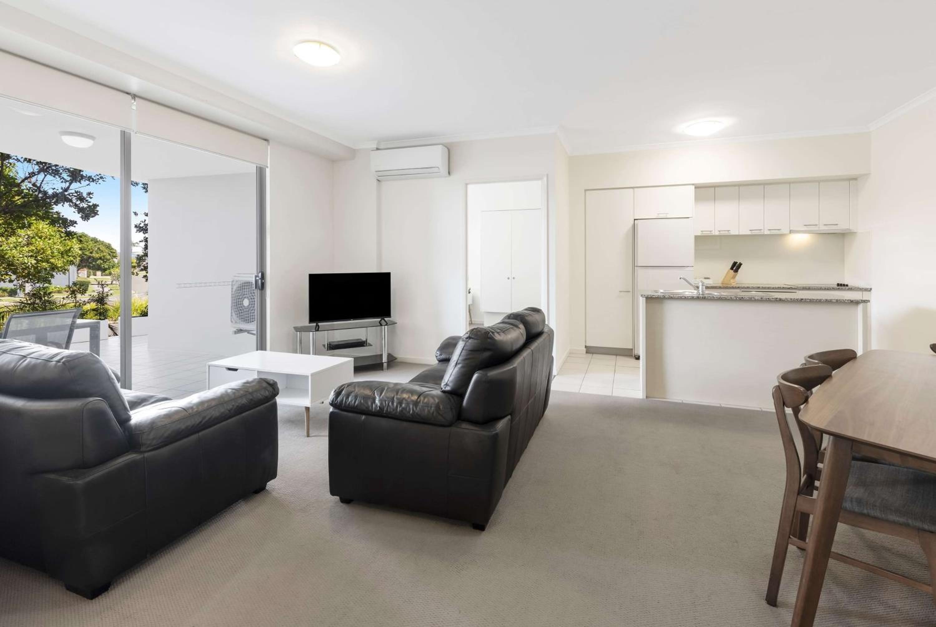 Two-Bedroom Apartment with One Queen and Two Single Beds - Non-Smoking