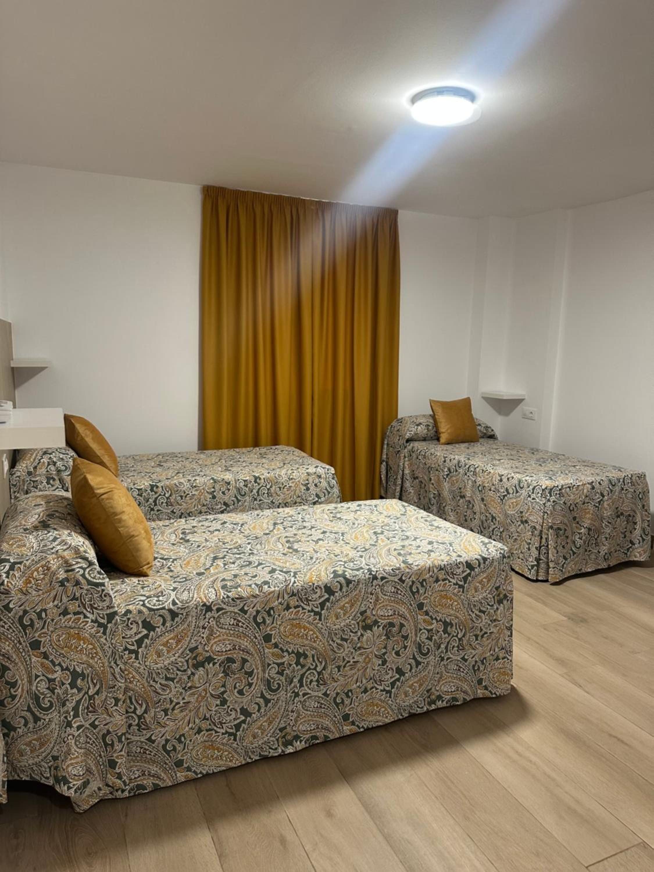 Triple Room with Private Bathroom - Photo 4