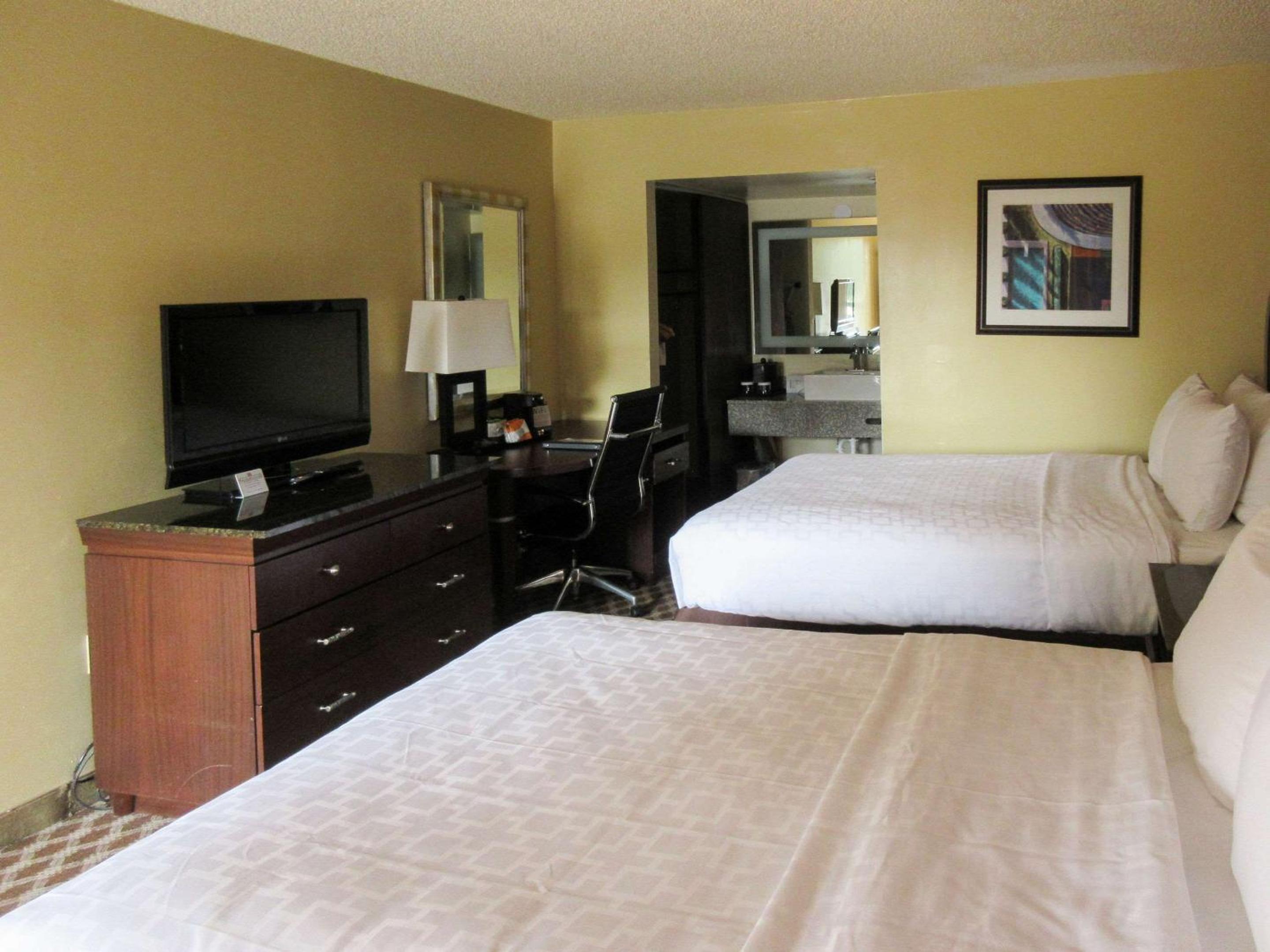 Standard Double Room with Two Double Beds - Non-Smoking - Photo 2