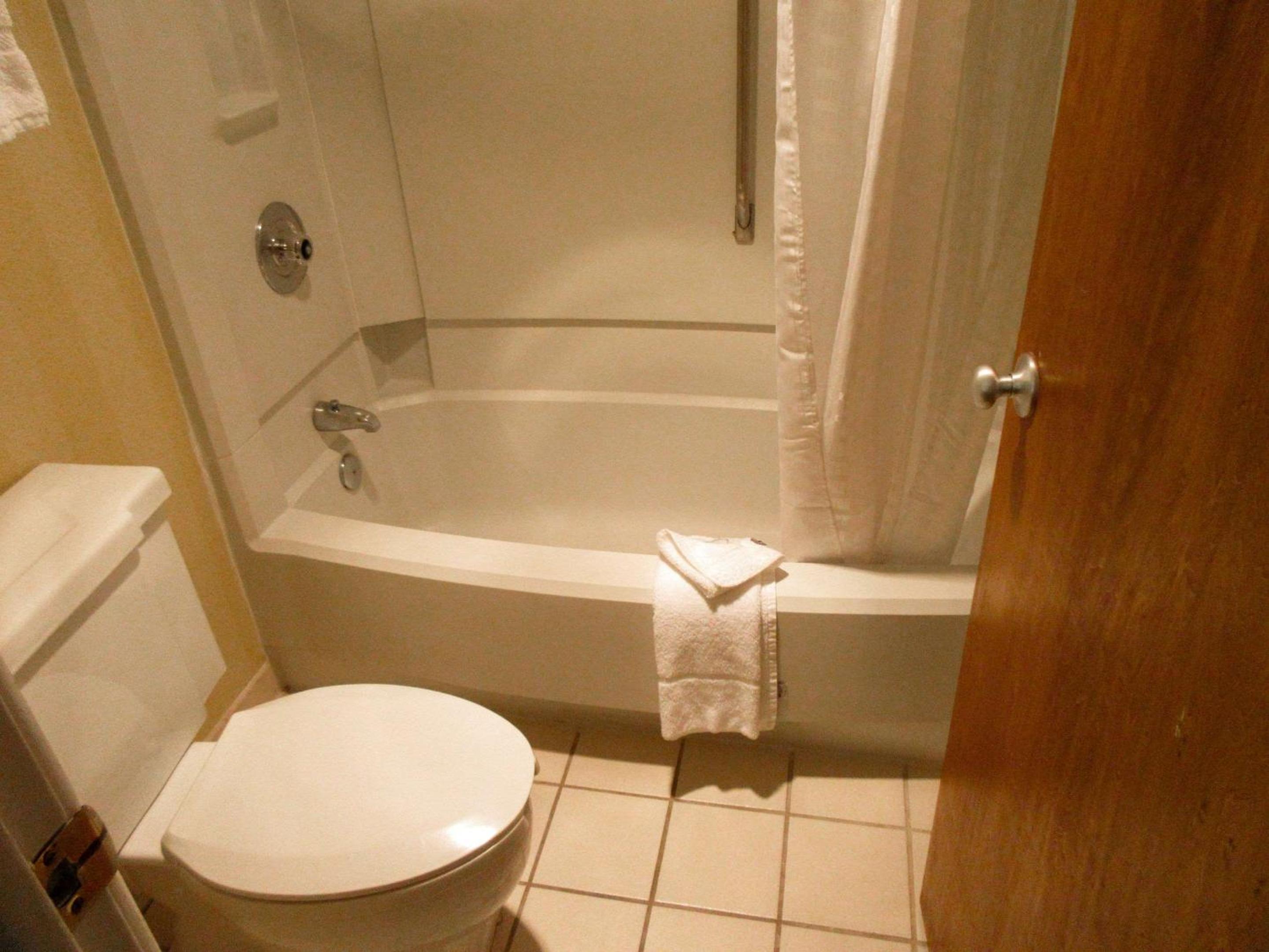 Standard King Room - Non-Smoking  - Photo 3