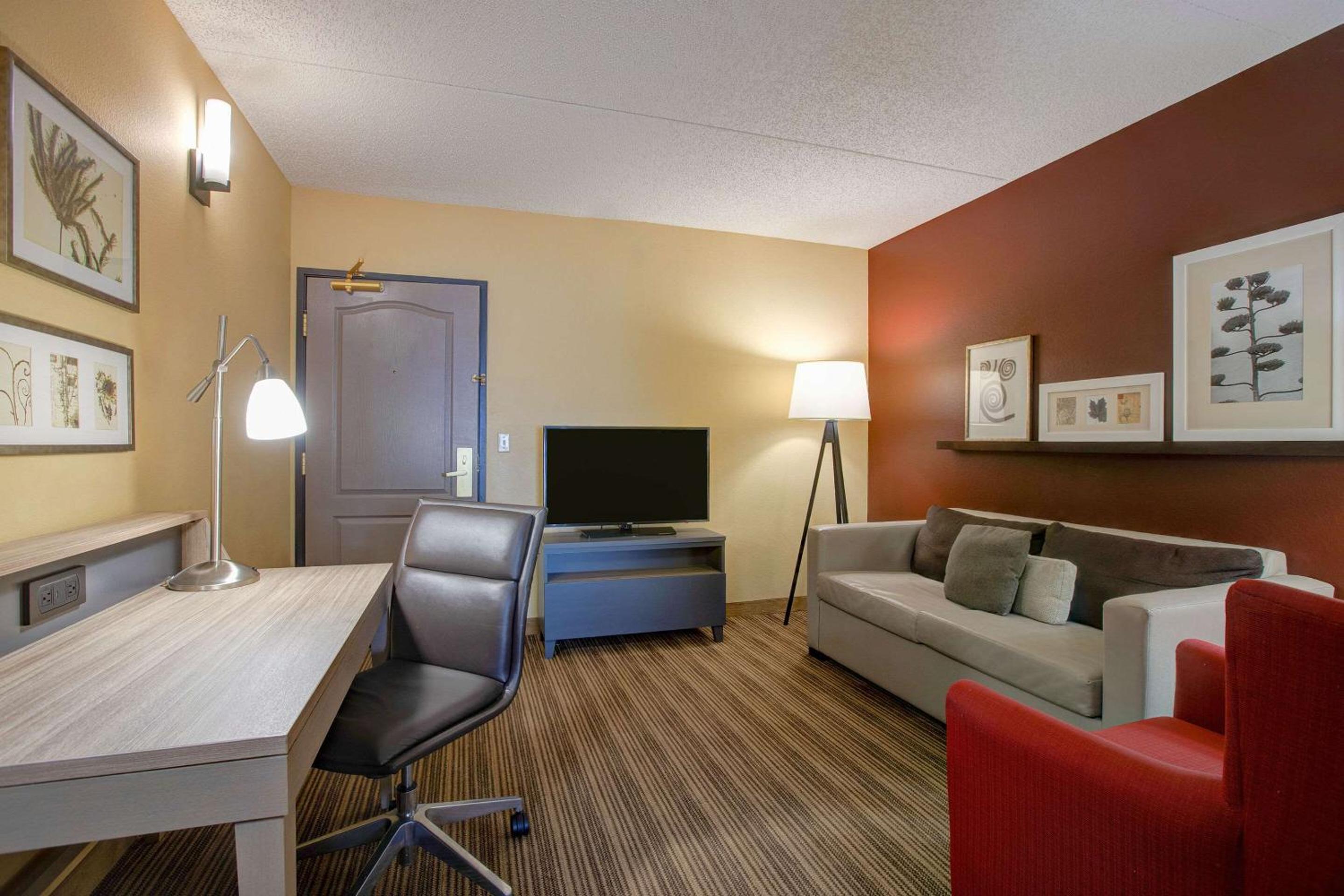 Efficiency Queen Suite with Two Queen Beds - Non Smoking