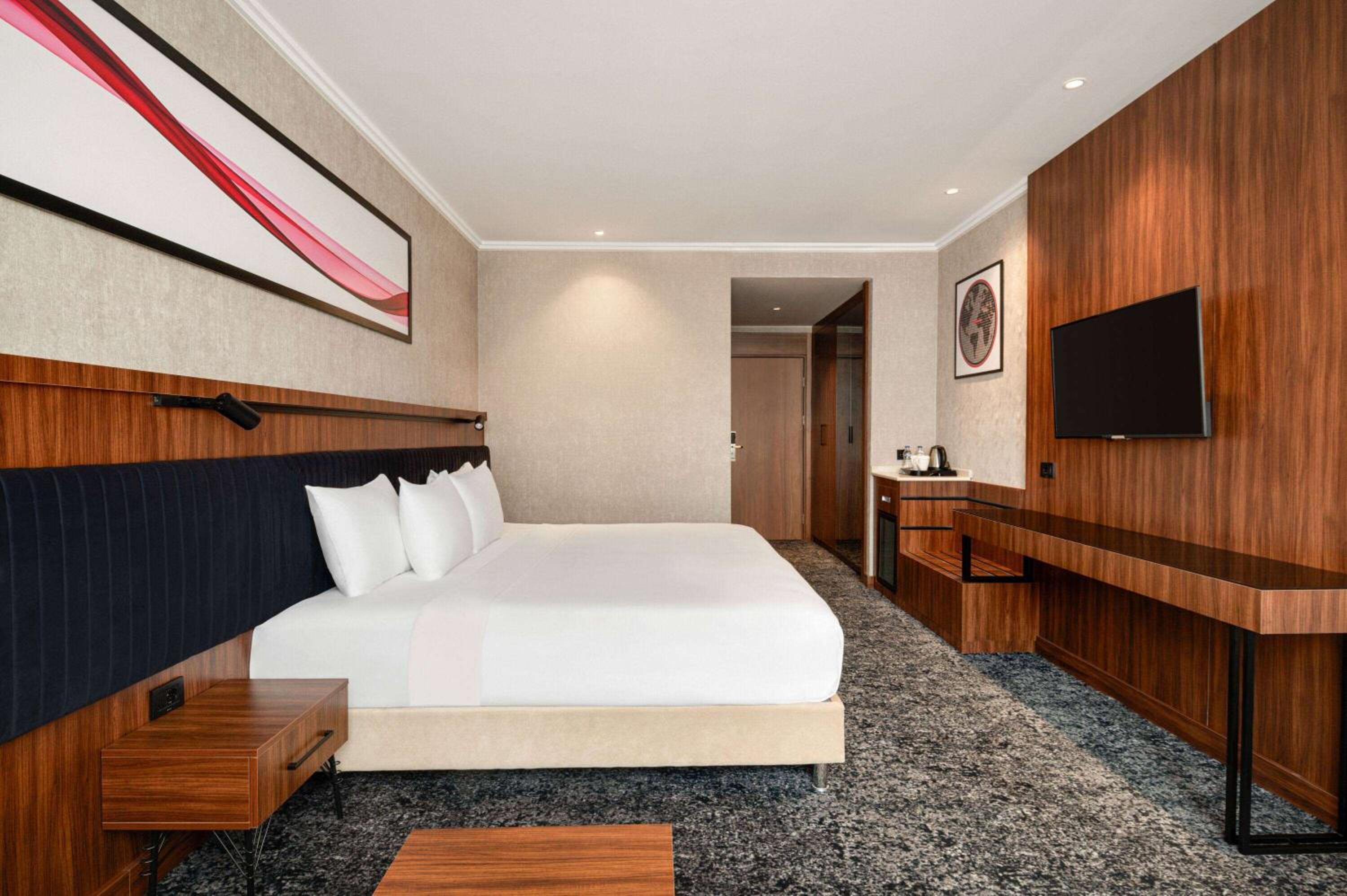 Deluxe King Room - Photo 2