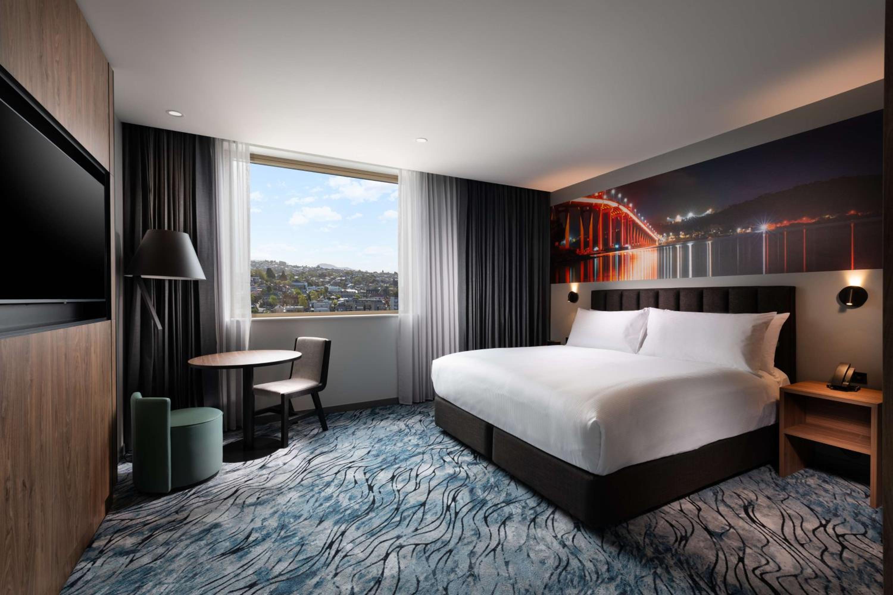King Room with Mountain View - Mobility Accessible