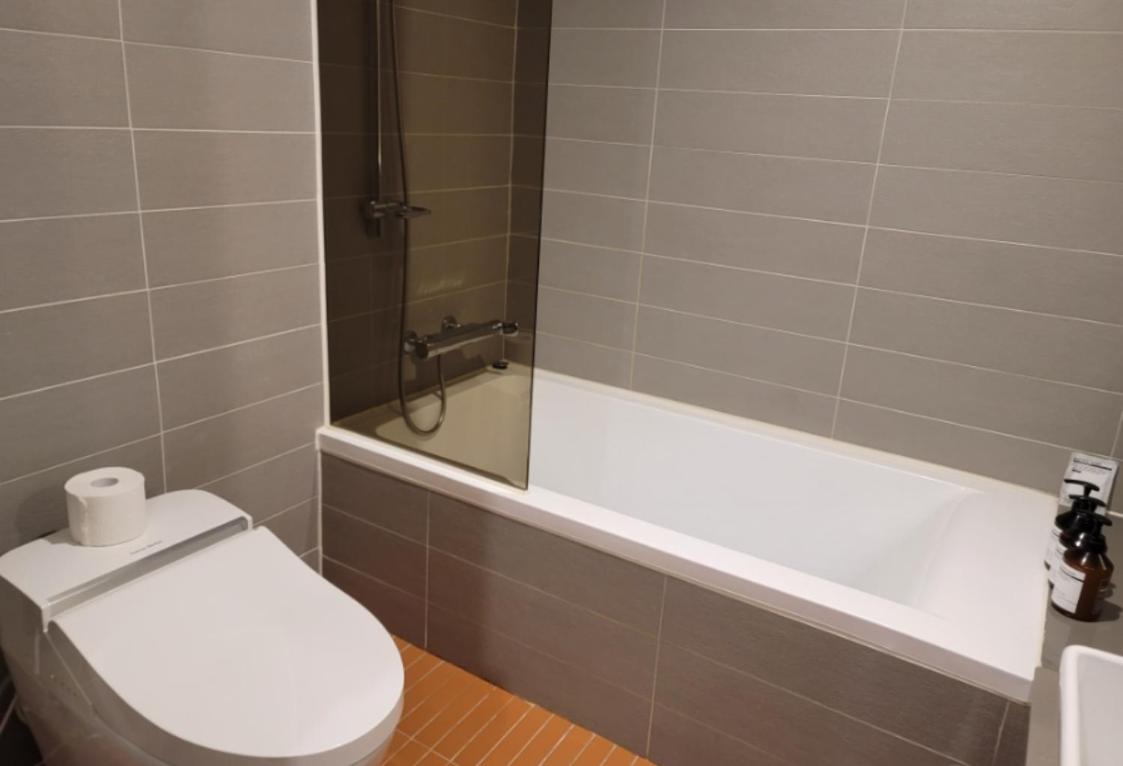 Superior King Room with Free access to Rooftop pool - Photo 16