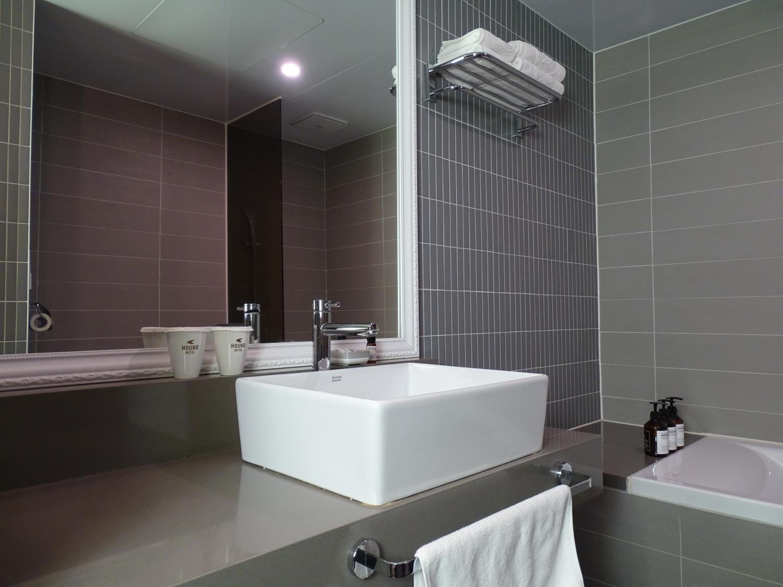 Superior King Room with Free access to Rooftop pool - Photo 2