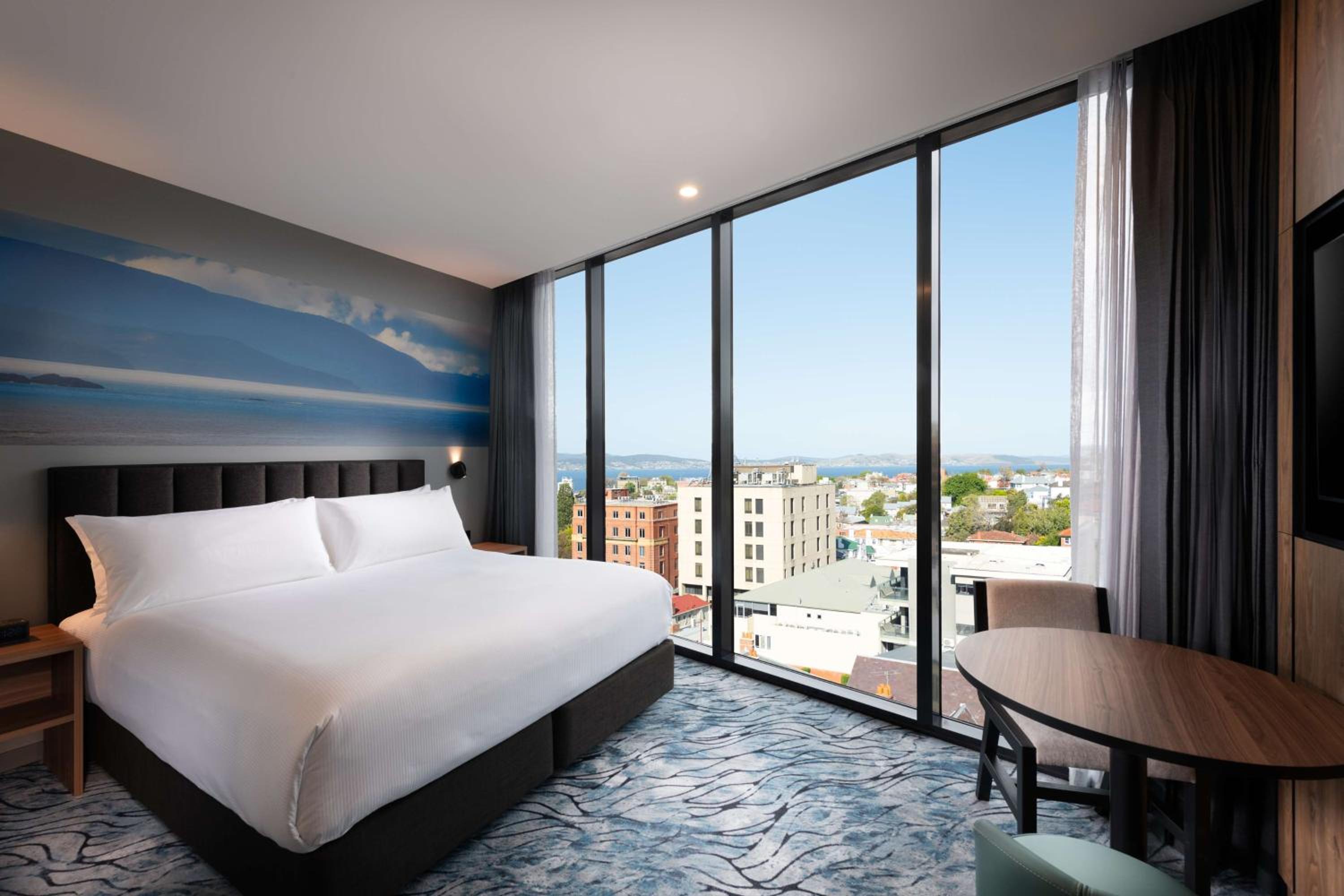King Guest Room - Water View