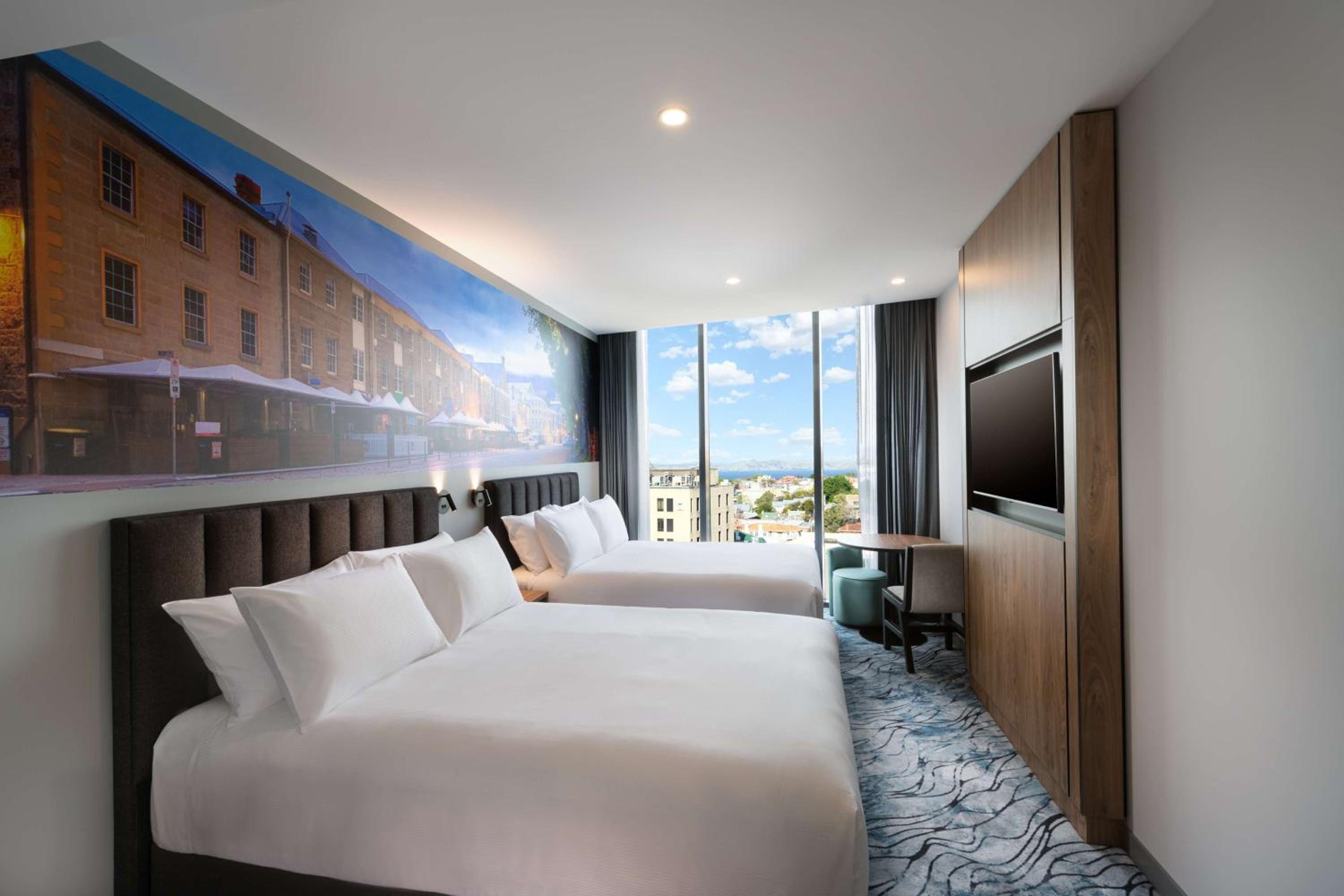Queen Deluxe Room - Water View