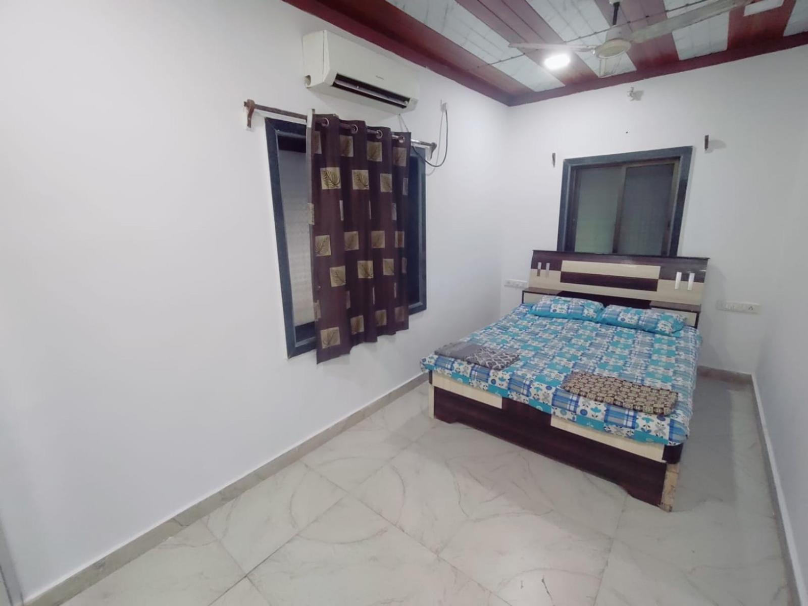 Deluxe Double Room (2 Adults + 1 Child)