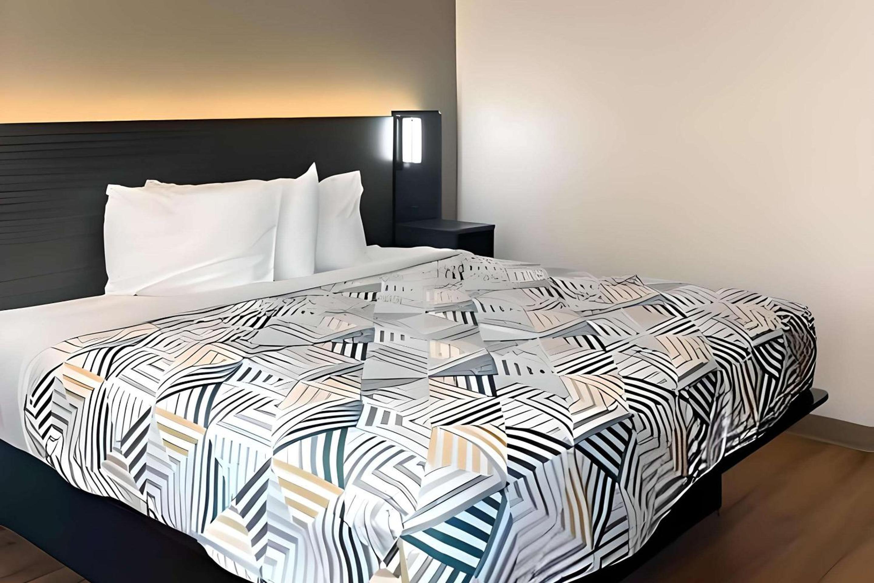 1 King Bed | Mobility Accessible RI Shower Nsmk