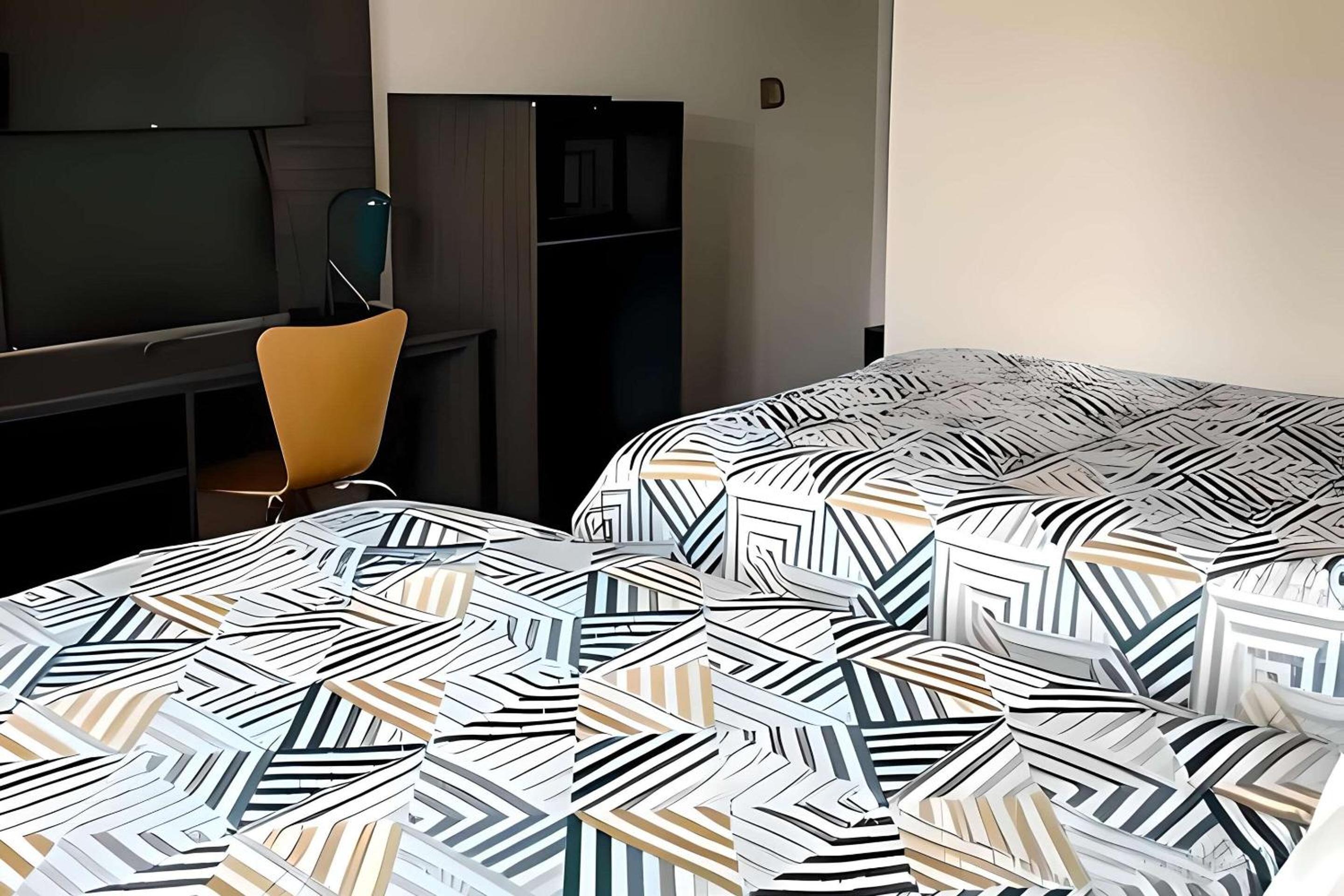 2 Full Beds | Non-Smoking, Micfridge photo 3