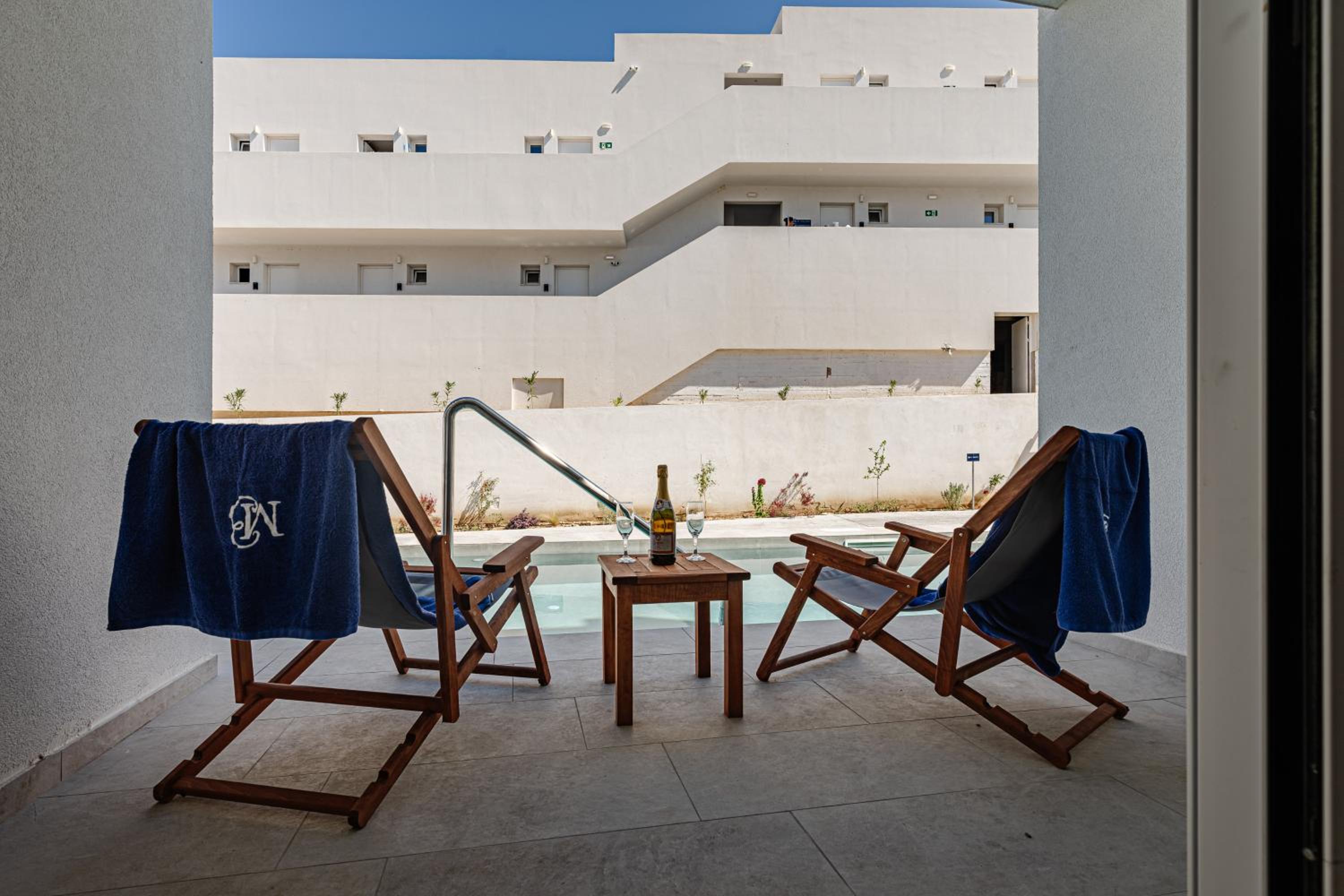 Junior Suite With Private Pool - Photo 4