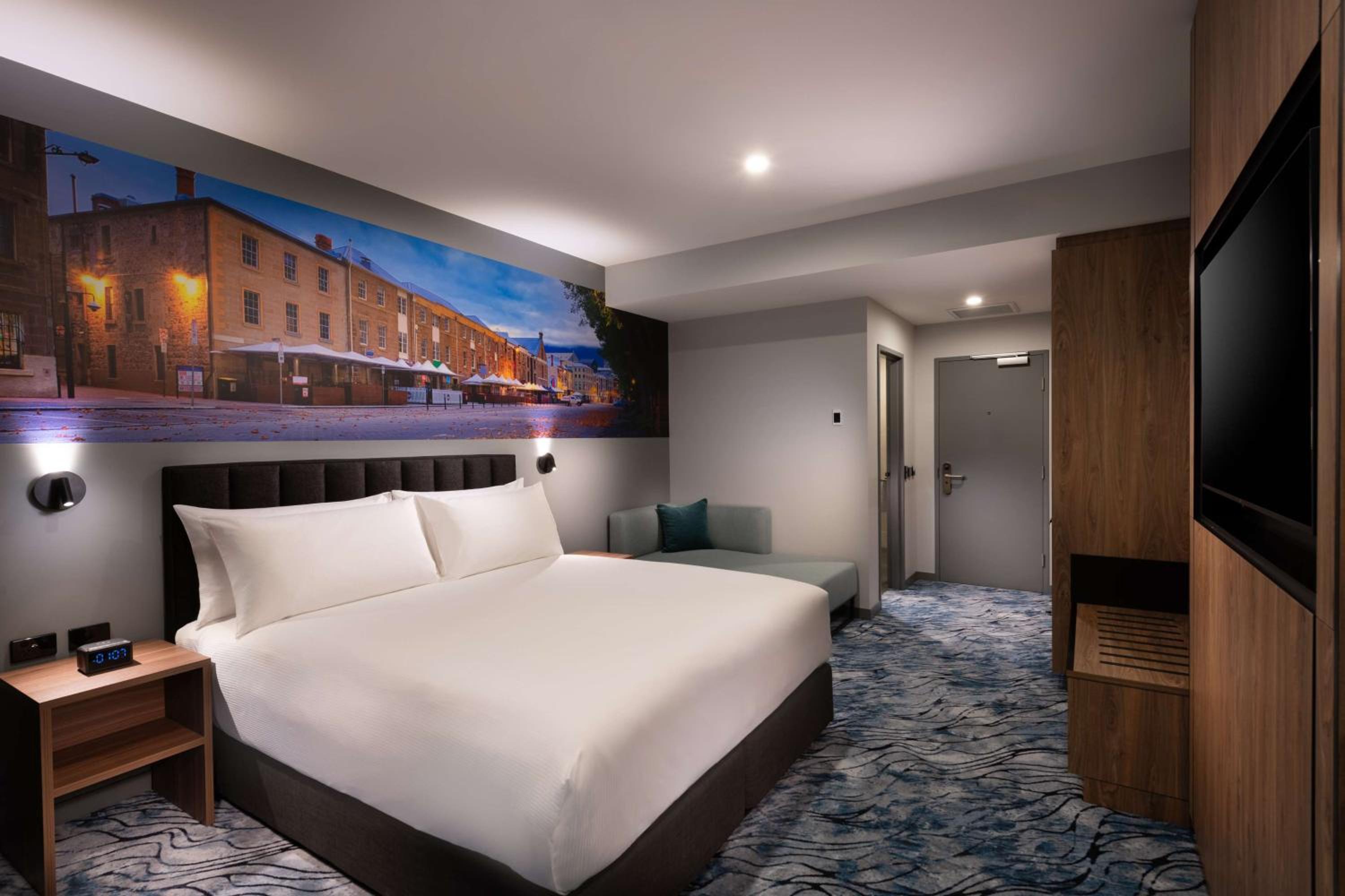 Deluxe King Room - Water View