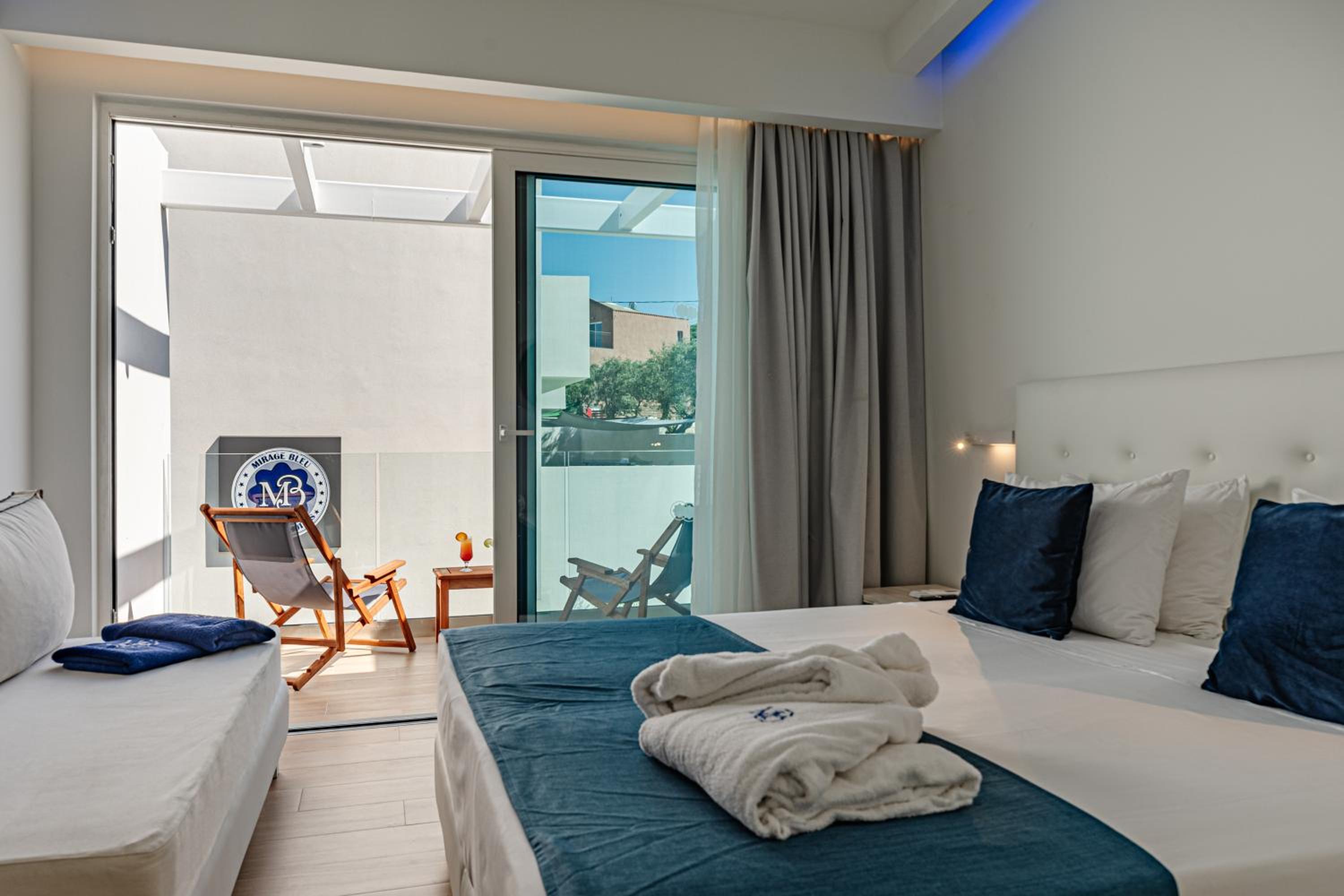 Junior Suite With Pool View photo 3