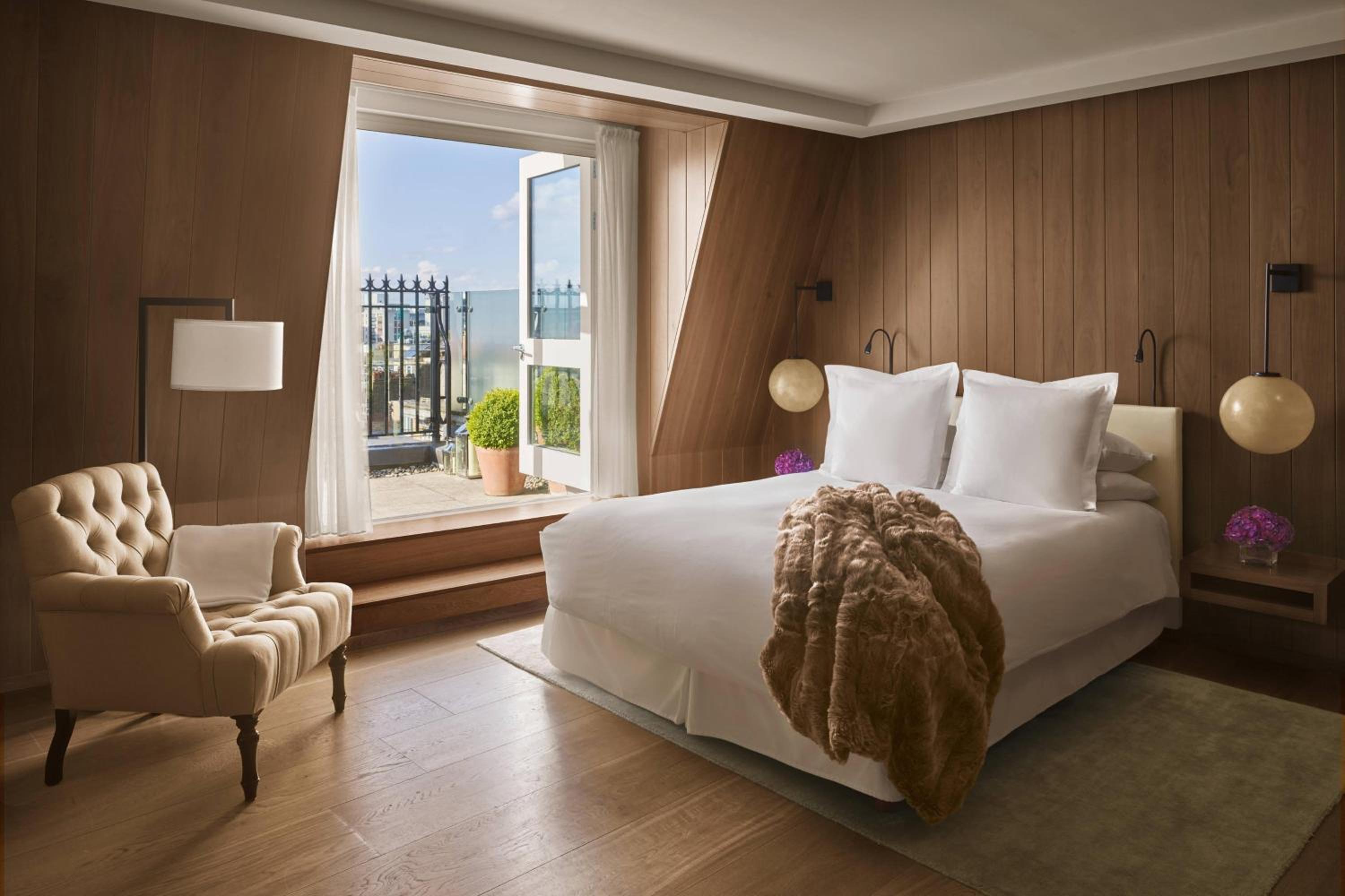 Premier Queen Room with Terrace