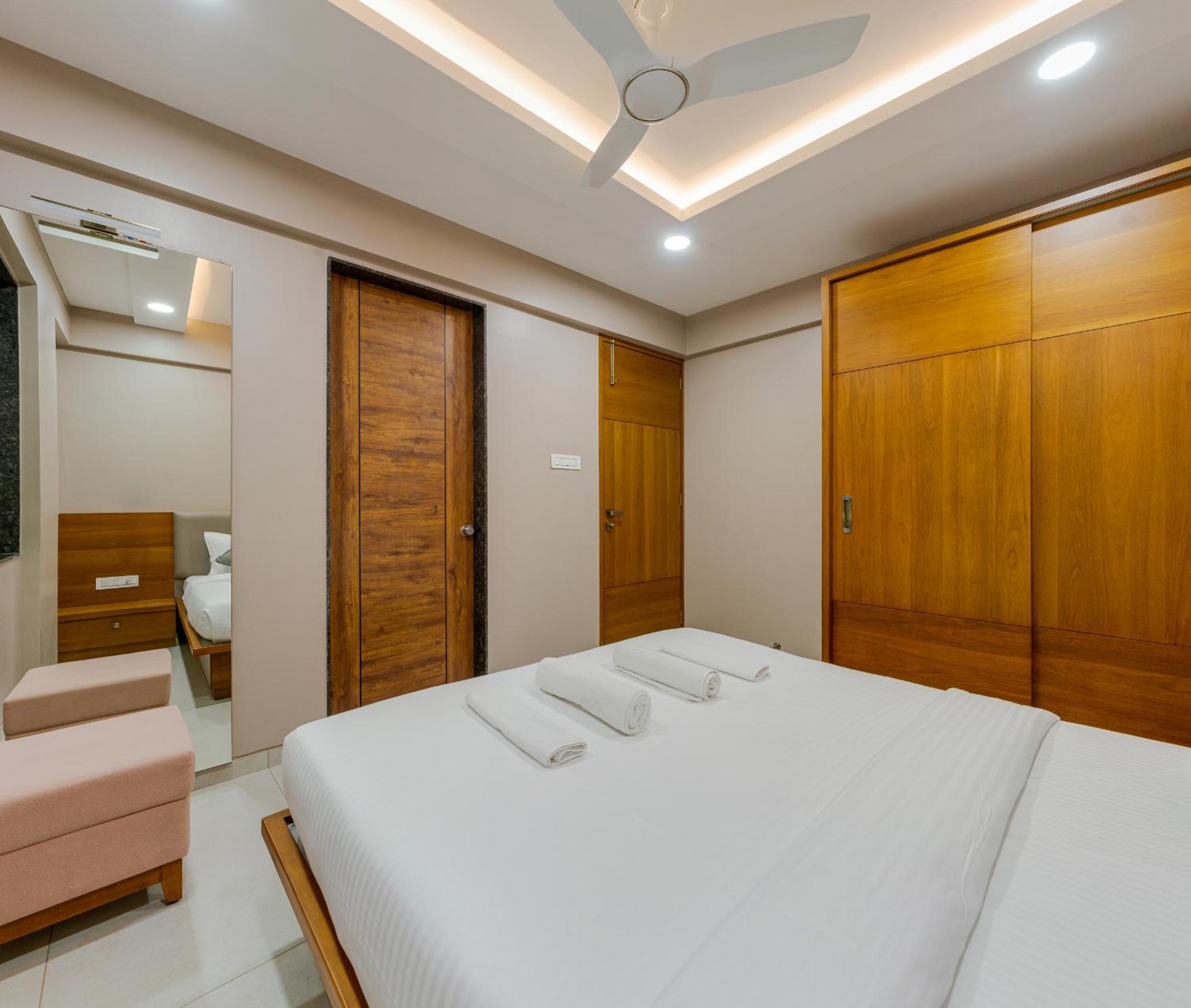 Three-Bedroom Apartment With Balcony photo 3