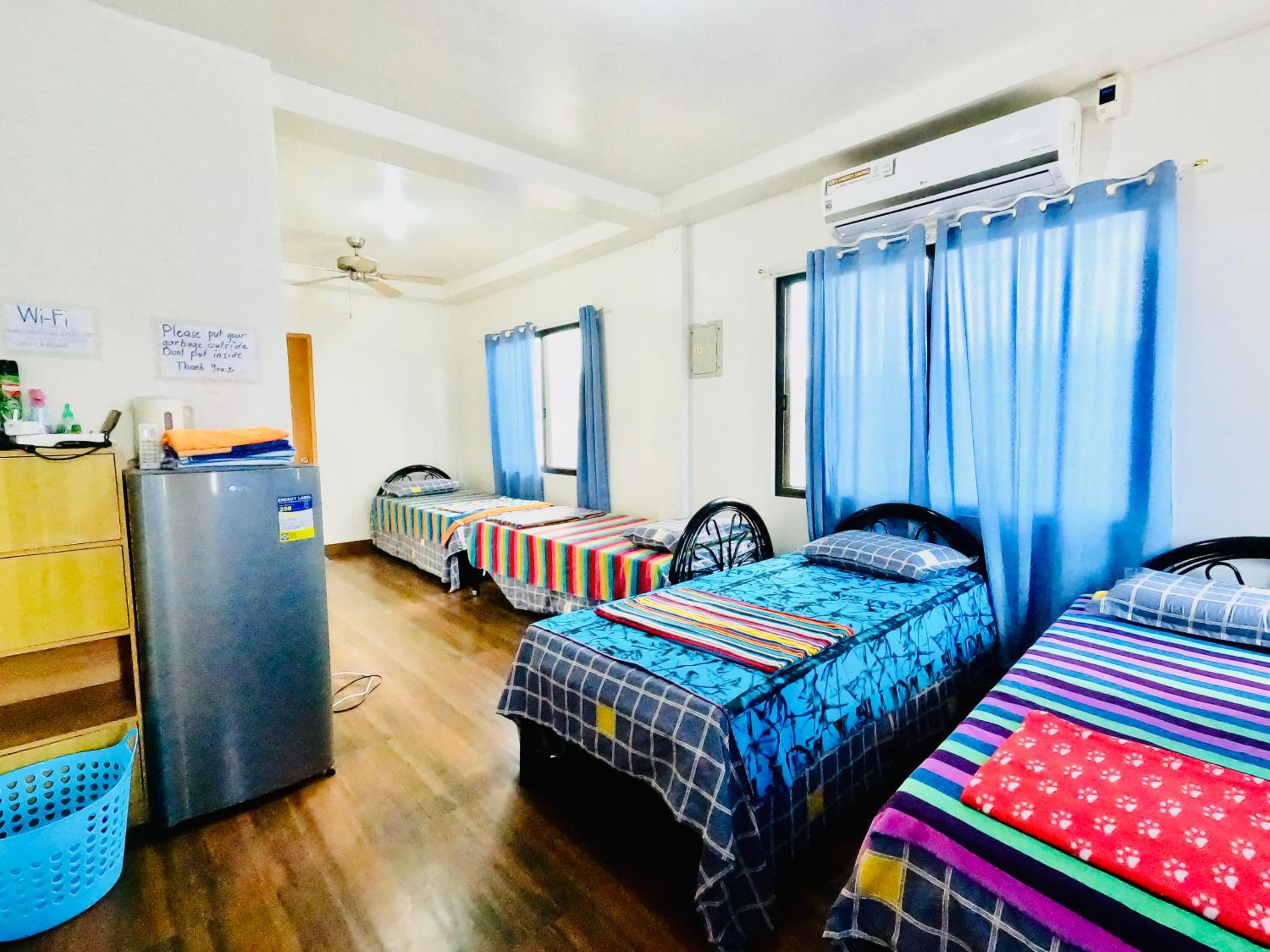 Quadruple Room with Private Bathroom photo 1