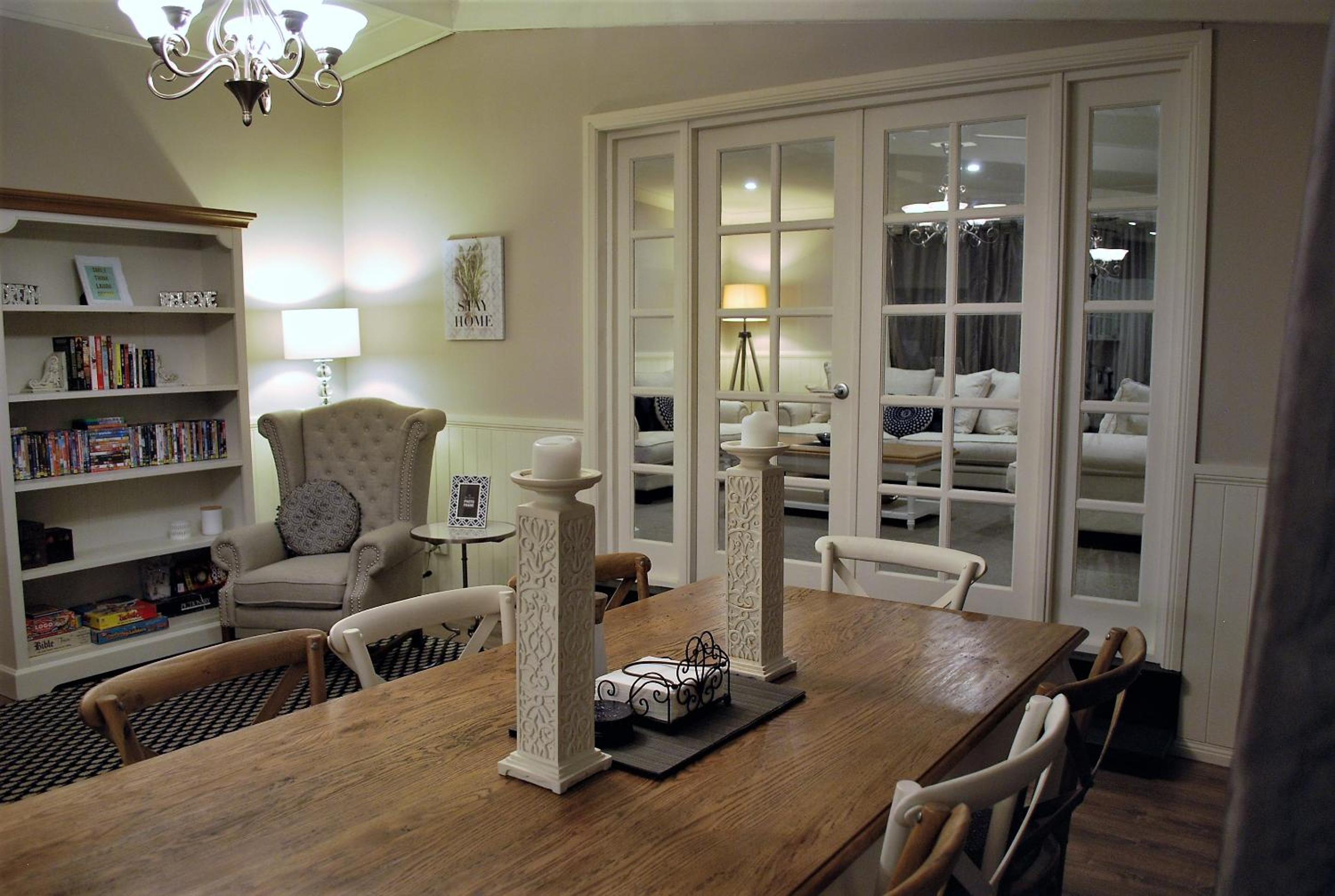Three-Bedroom House photo 3