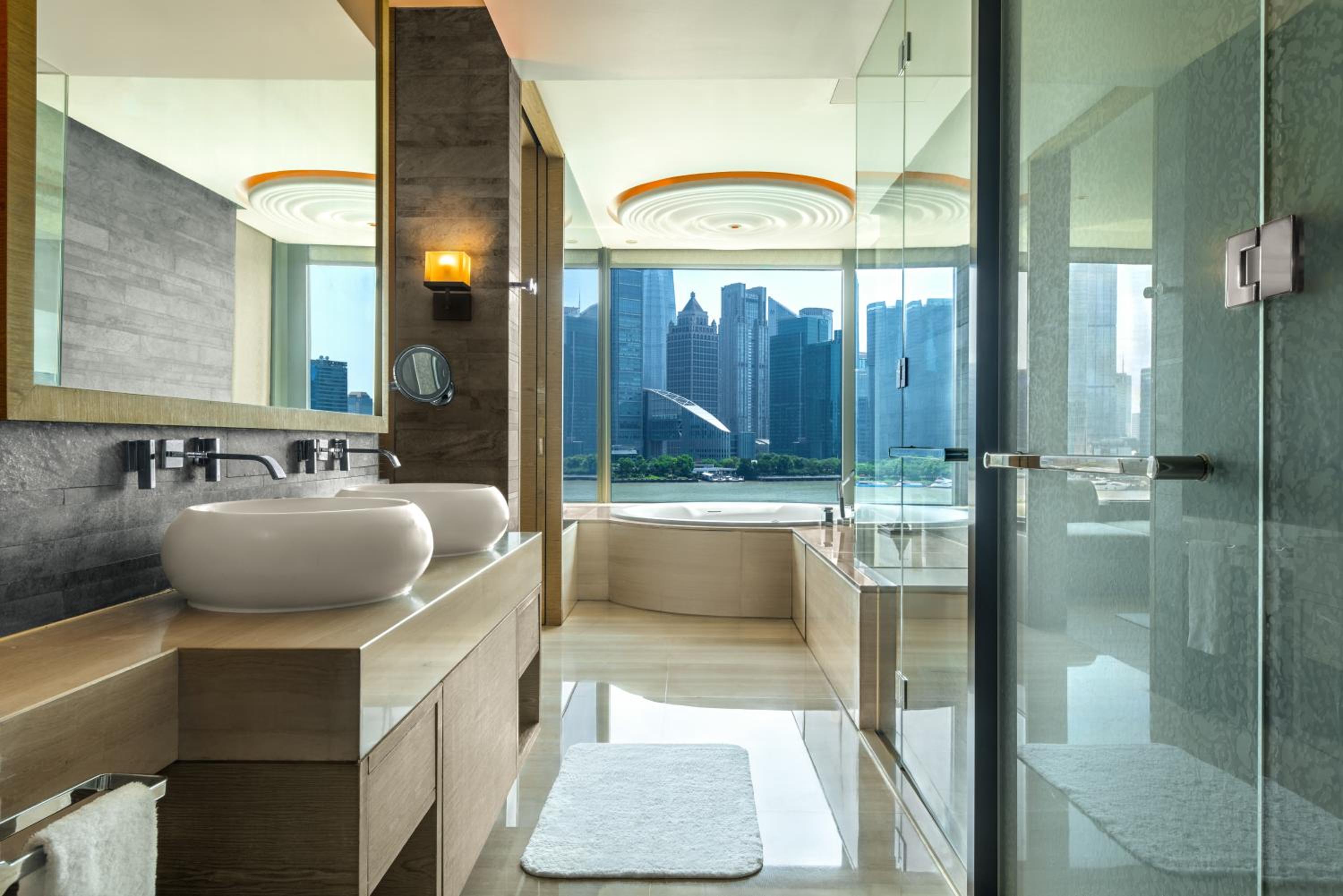 Grand Riverside Suite