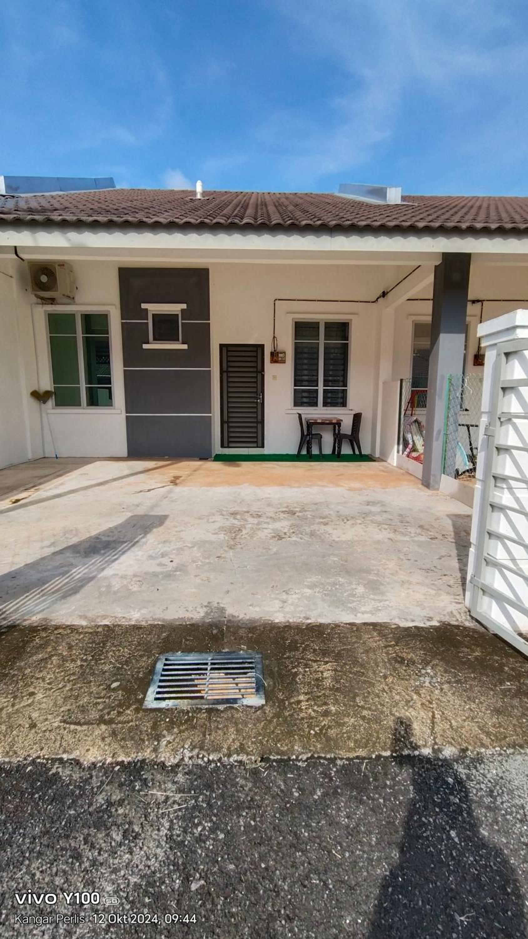 Three-Bedroom House photo 1