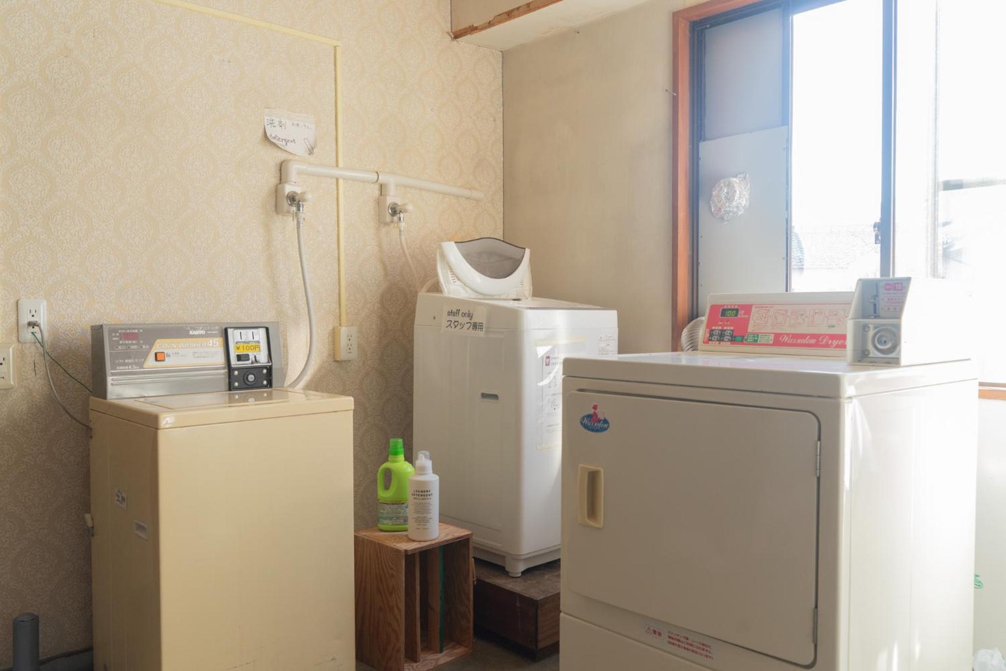 Family Room With Shared Bathroom photo 2