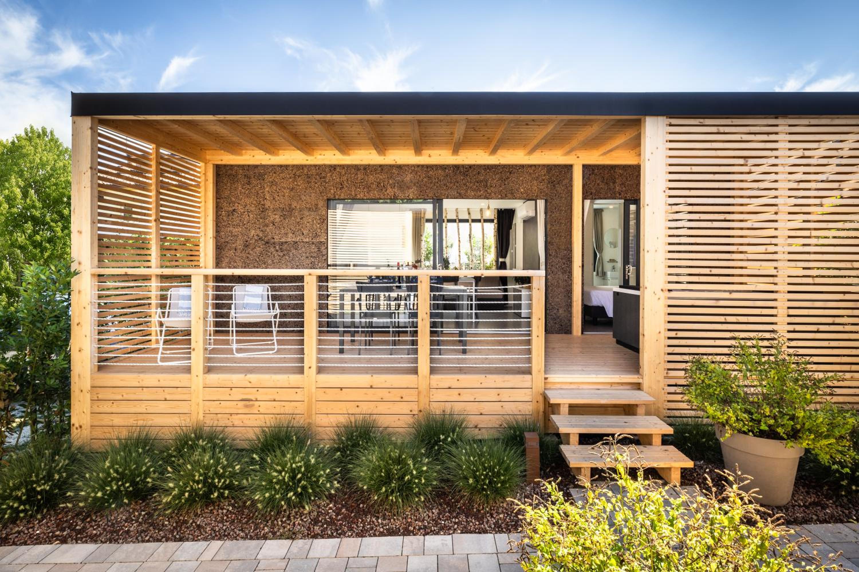 Mobile Home with Hot Tub - Photo 4