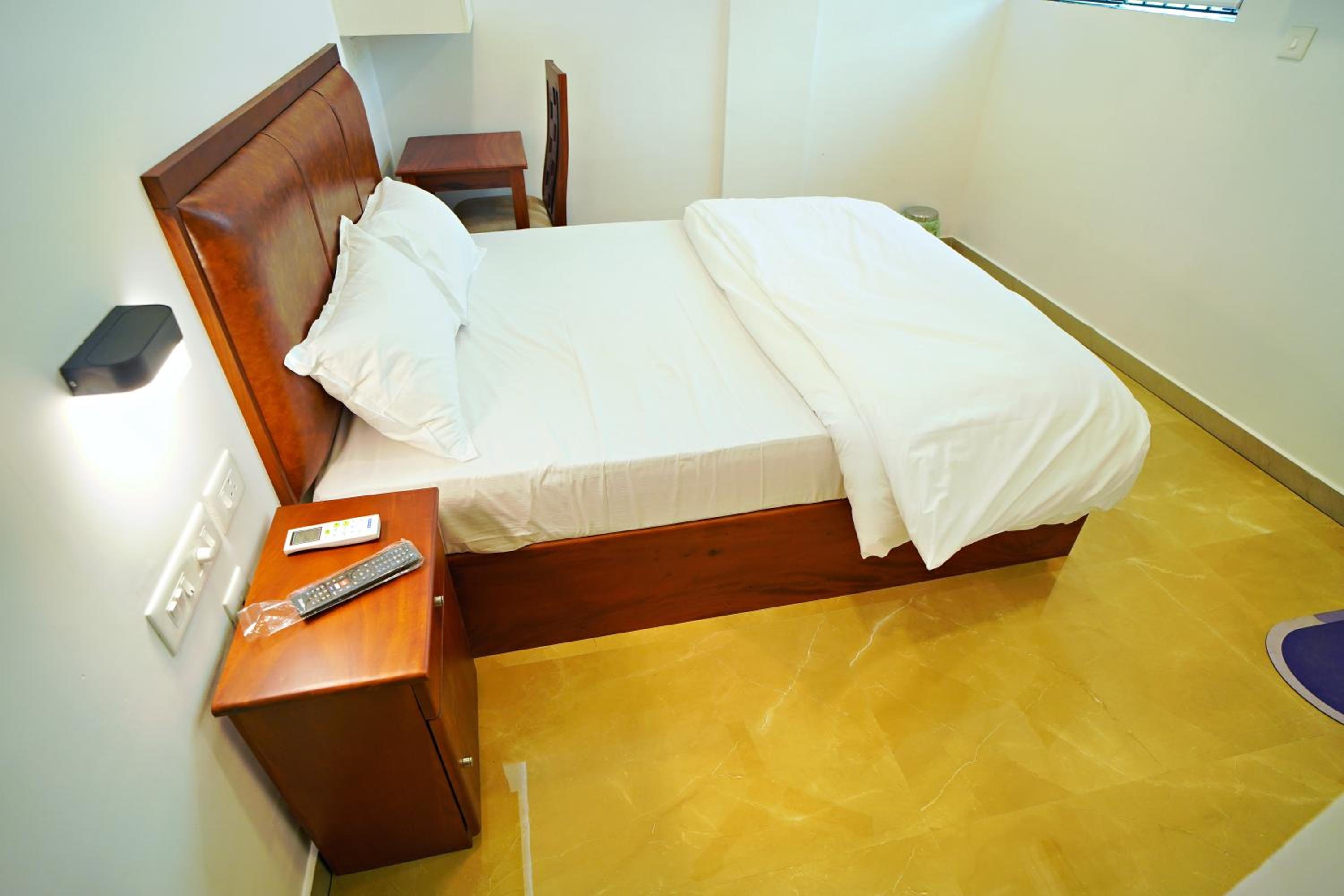 Deluxe Double Room (2 Adults + 1 Child) photo 3