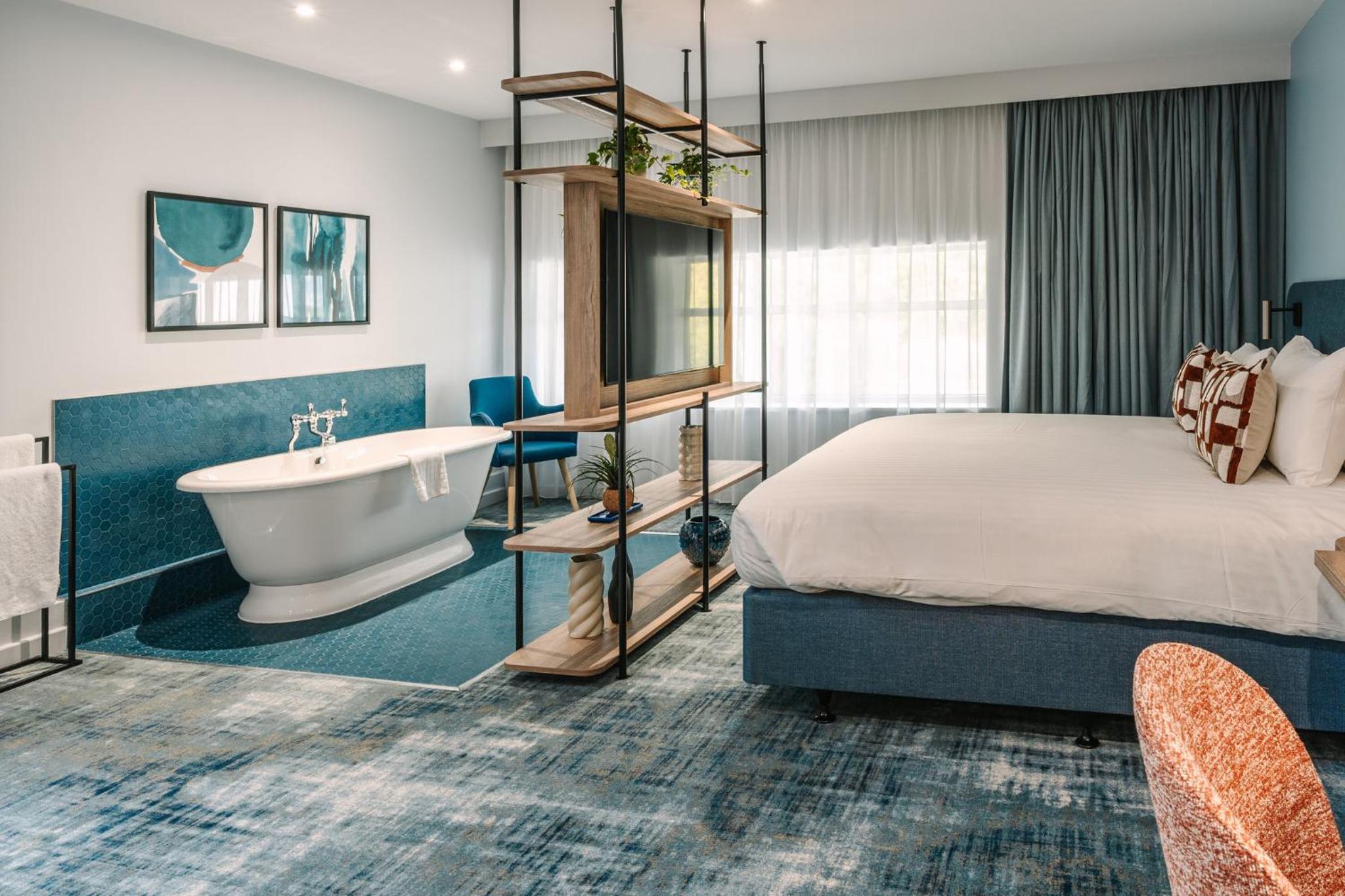 One-Bedroom Suite - Photo 7